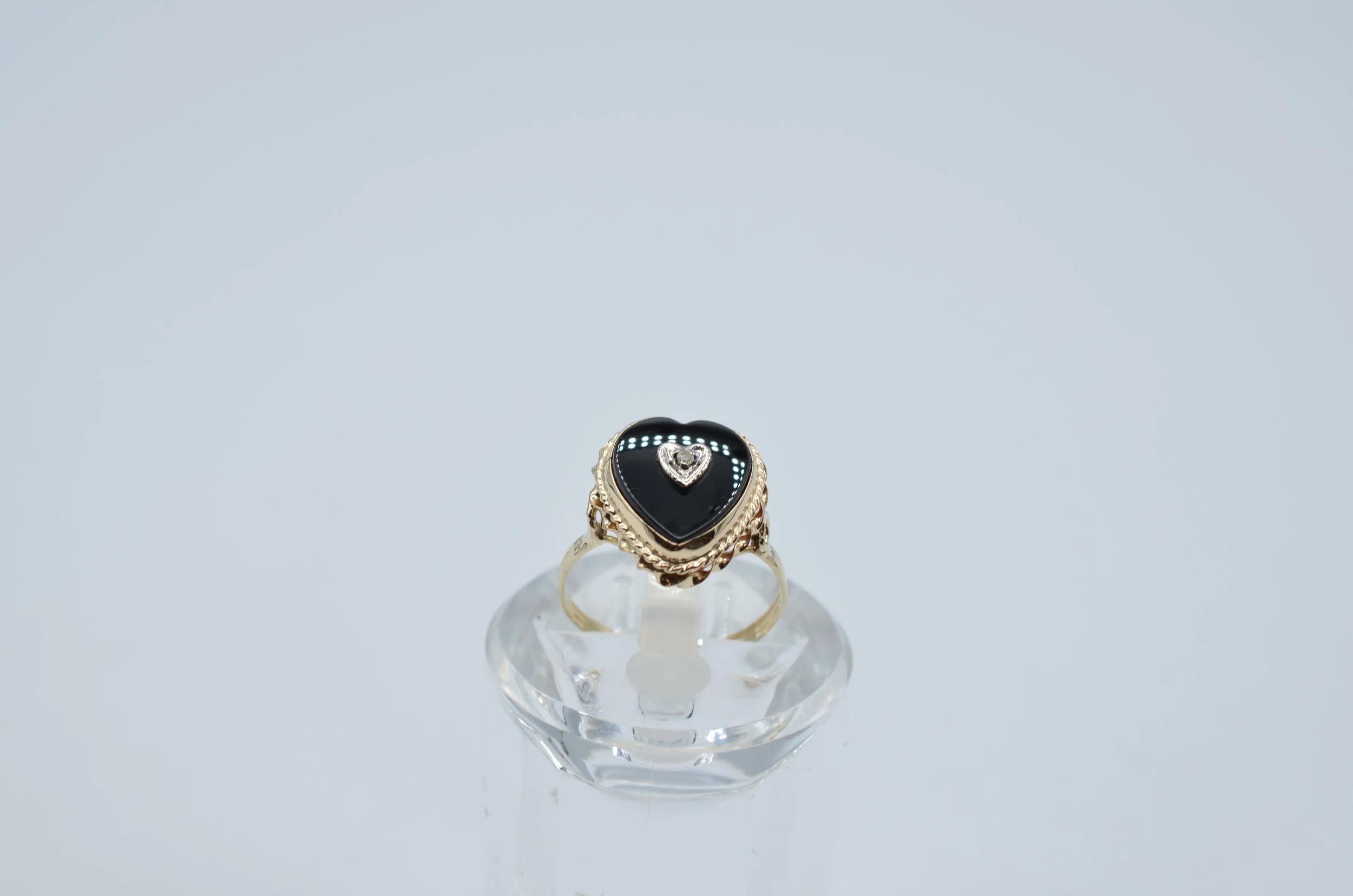 Vintage 14K Gold Onyx Heart Ring Diamond Accent Size 6.5 2.1g