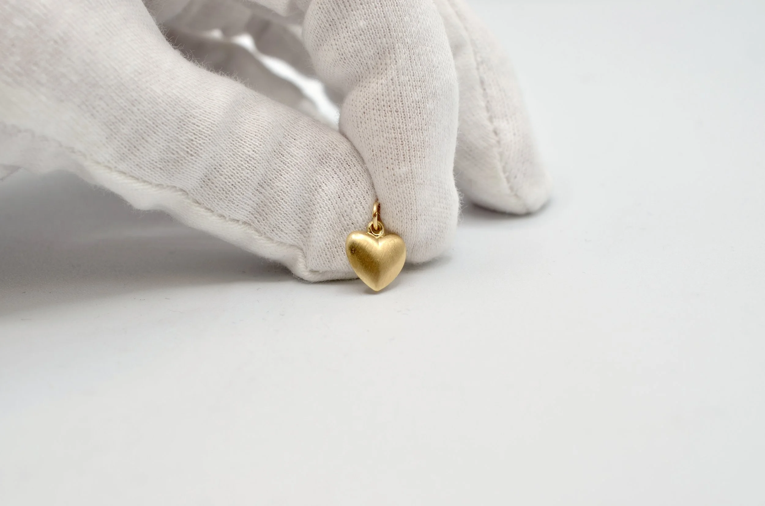 14K Gold Puffy Heart Pendant Matte Finish Charm Small 0.3g 14mm