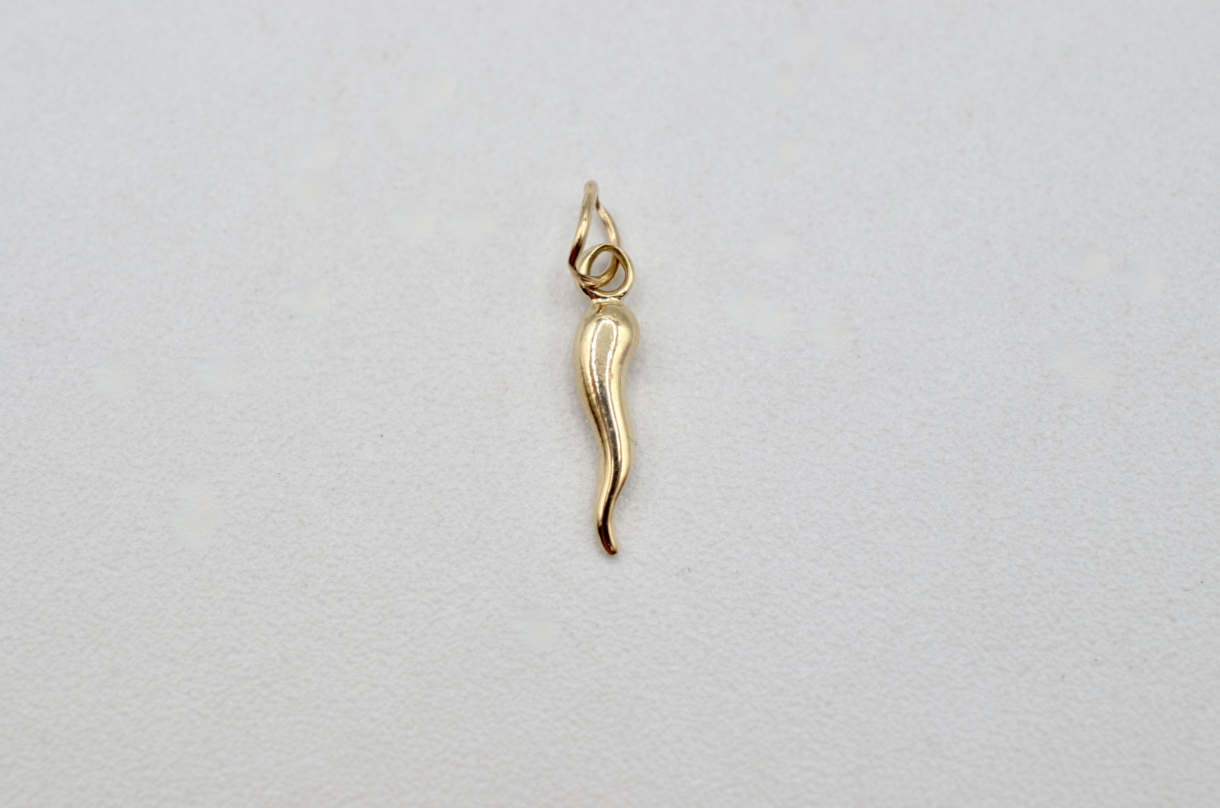 14K Gold Italian Horn Pendant Charm 16mm Lucky Cornicello 0.4g