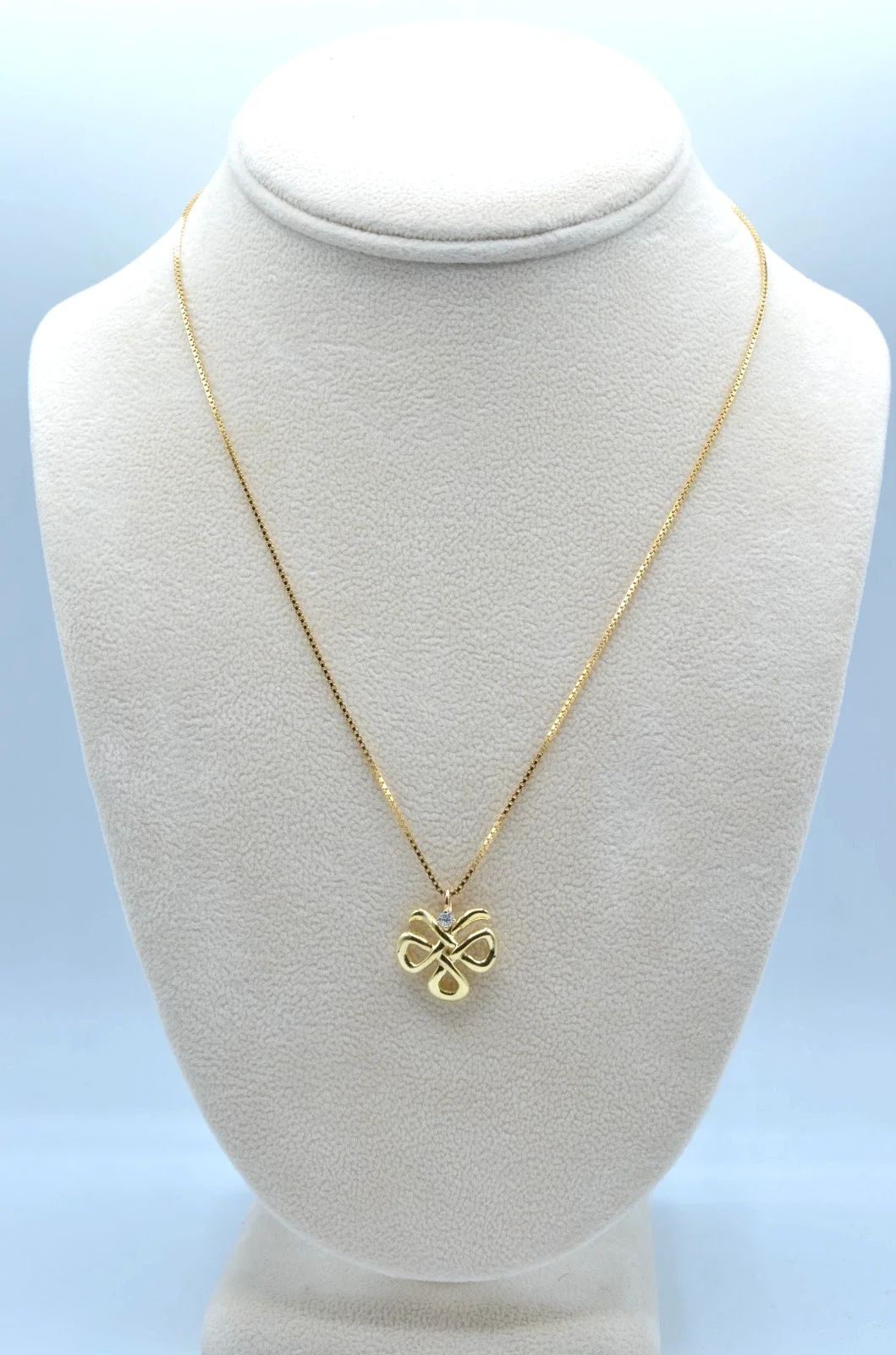 18k Yellow Gold Celtic Love Knot Pendant & Box Chain Necklace 6.6g 17.75"