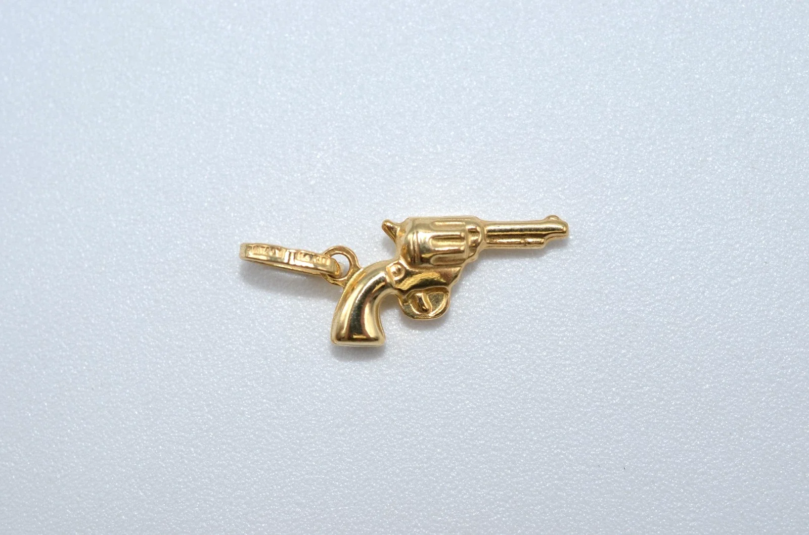 Vintage 14K Gold 3D Revolver Pistol Charm Pendant Gun 0.7g Italy