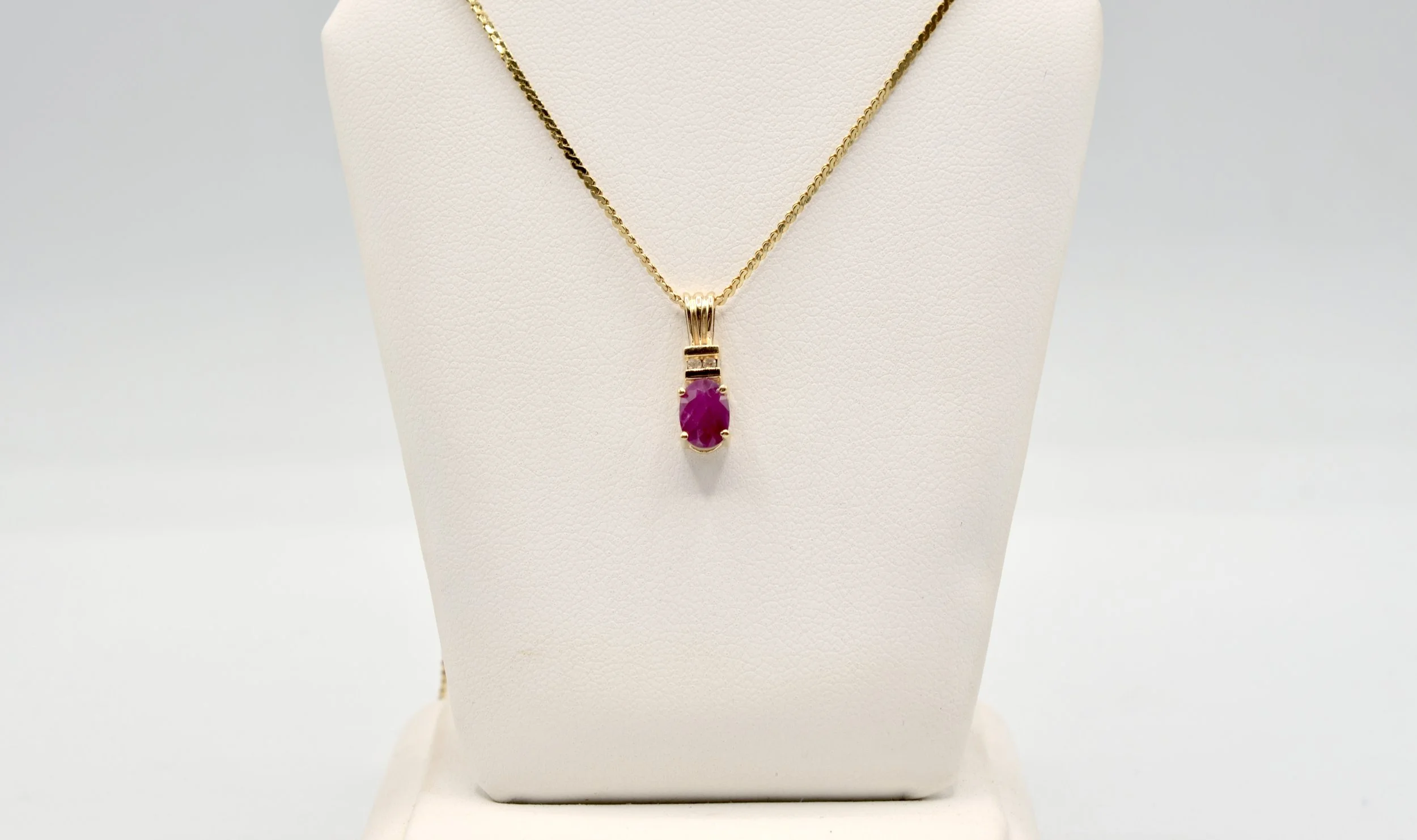 Vintage 14K Gold Ruby & Diamond Pendant Necklace Oval Ruby 15.5” Chain 3.8g