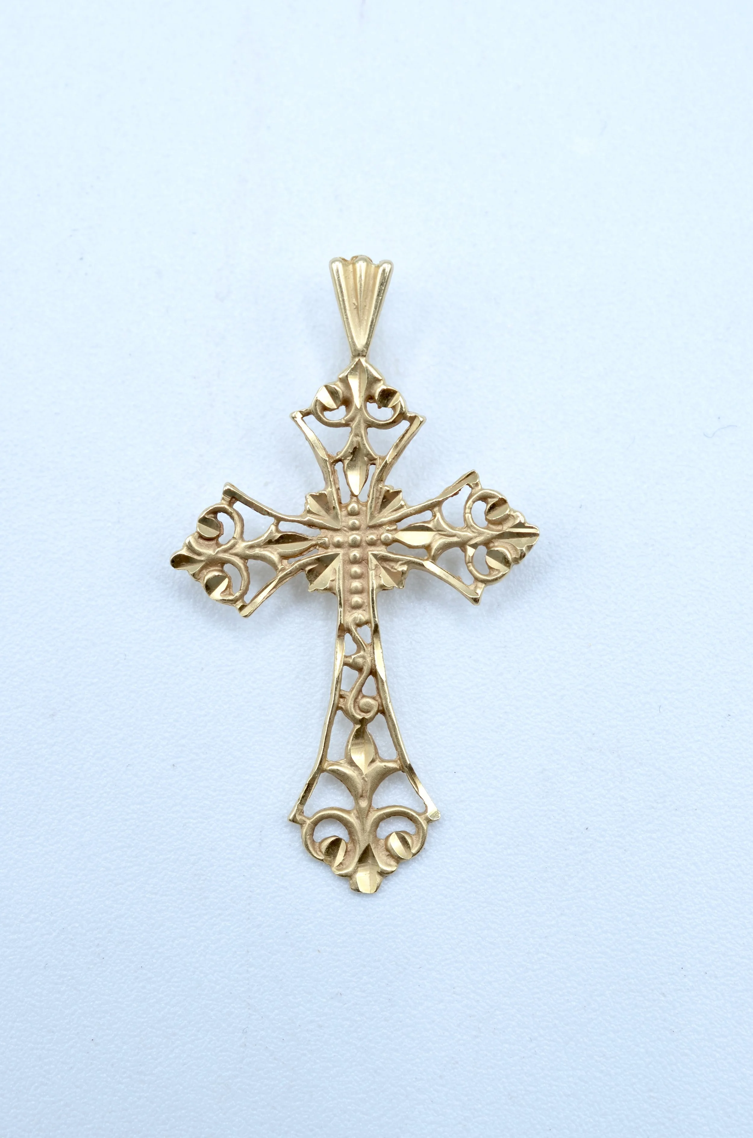 14k Vintage Ornate Gold Cross Pendant – Diamond Cut Design – 2.3g

