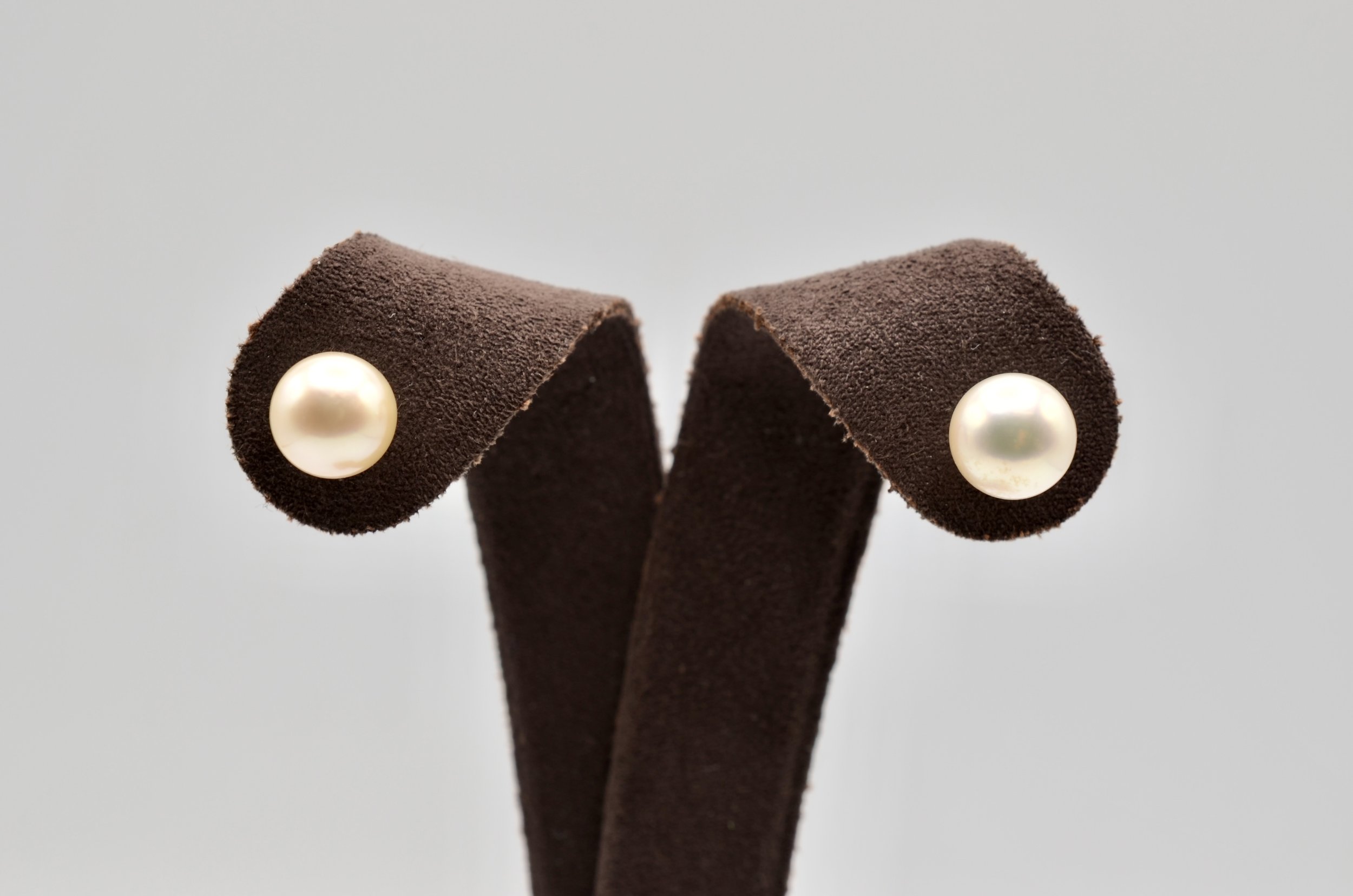 14K Gold Pearl Stud Earrings 7.85mm Classic Post & Butterfly Backs 1.7g
