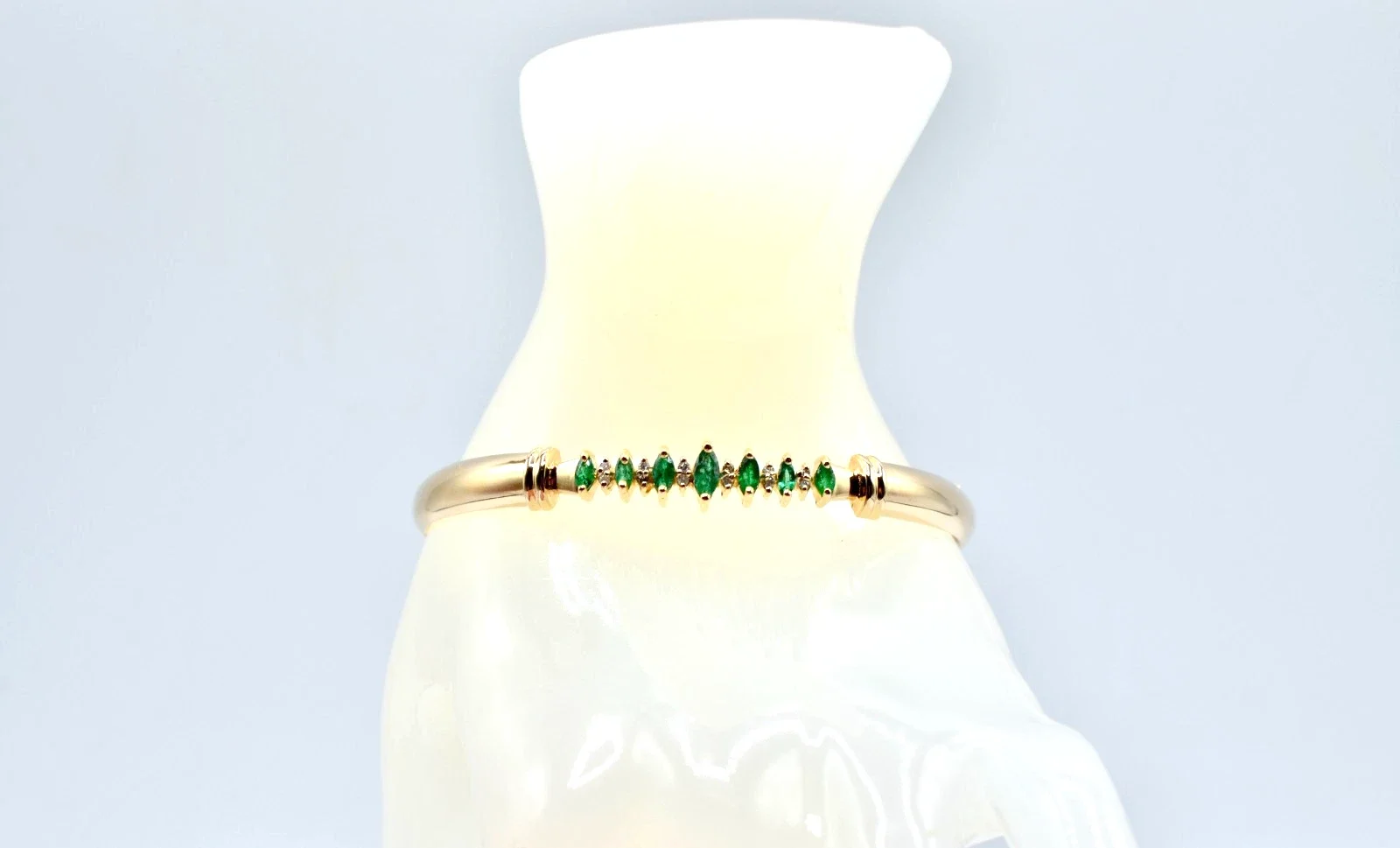Vintage 14K Gold Natural Emerald Diamond Bangle Bracelet 9.4g 7 Emeralds