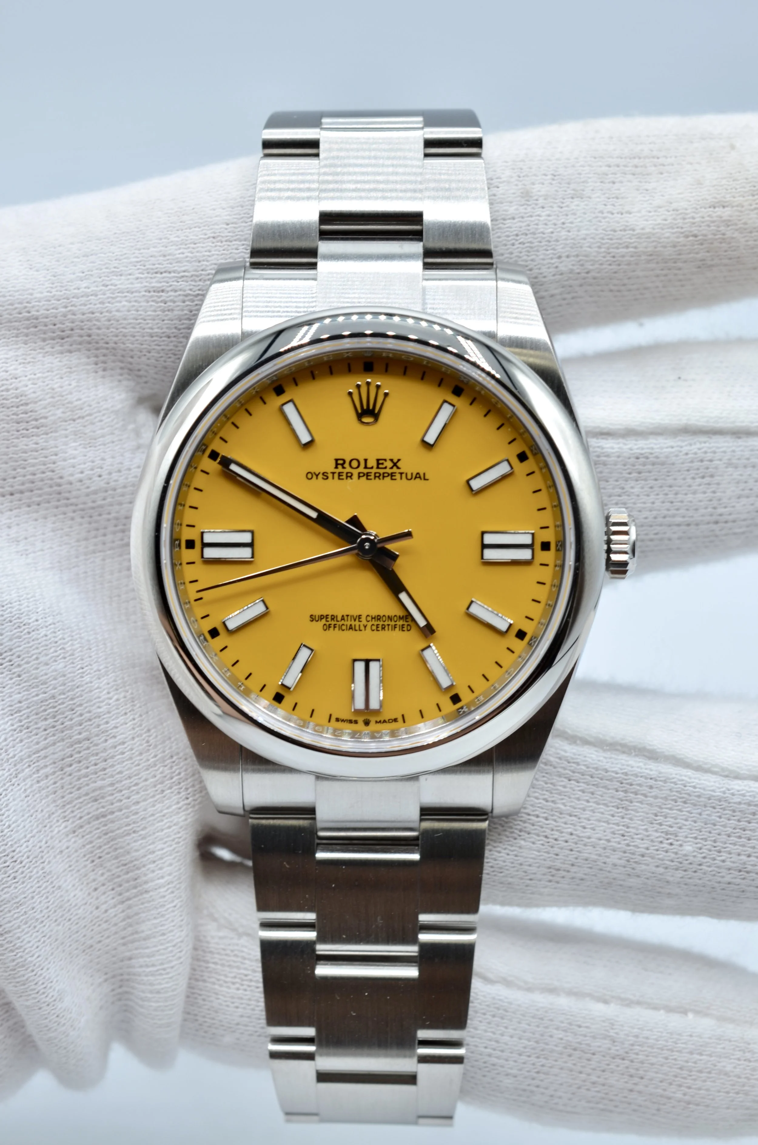 Rolex Oyster Perpetual 41 124300 Yellow Dial 2022 Unworn Box Papers Complete