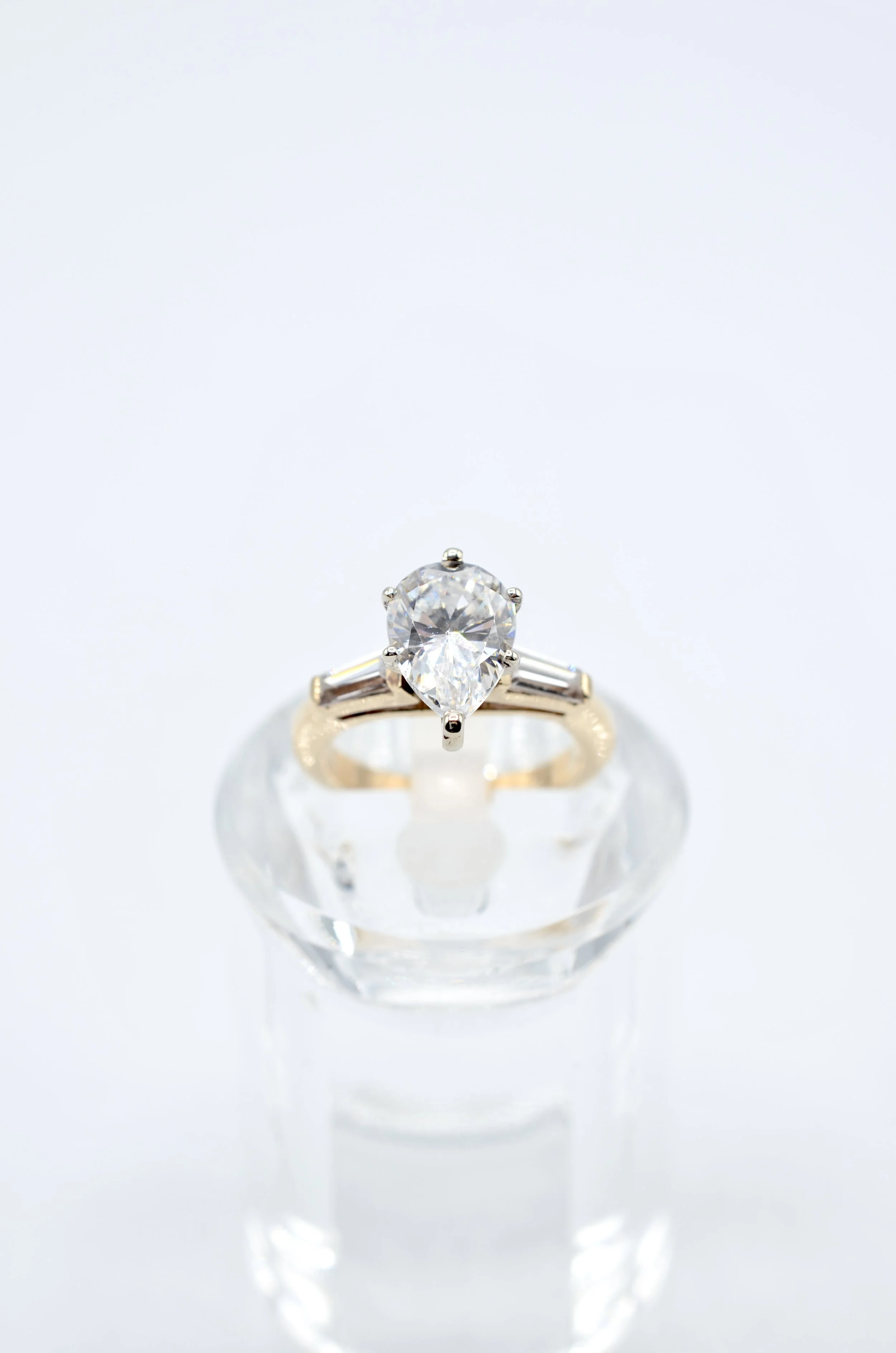 Vintage 14k Gold Tiffany-Style Engagement Ring – Pear & Baguette CZ – 4.5g
