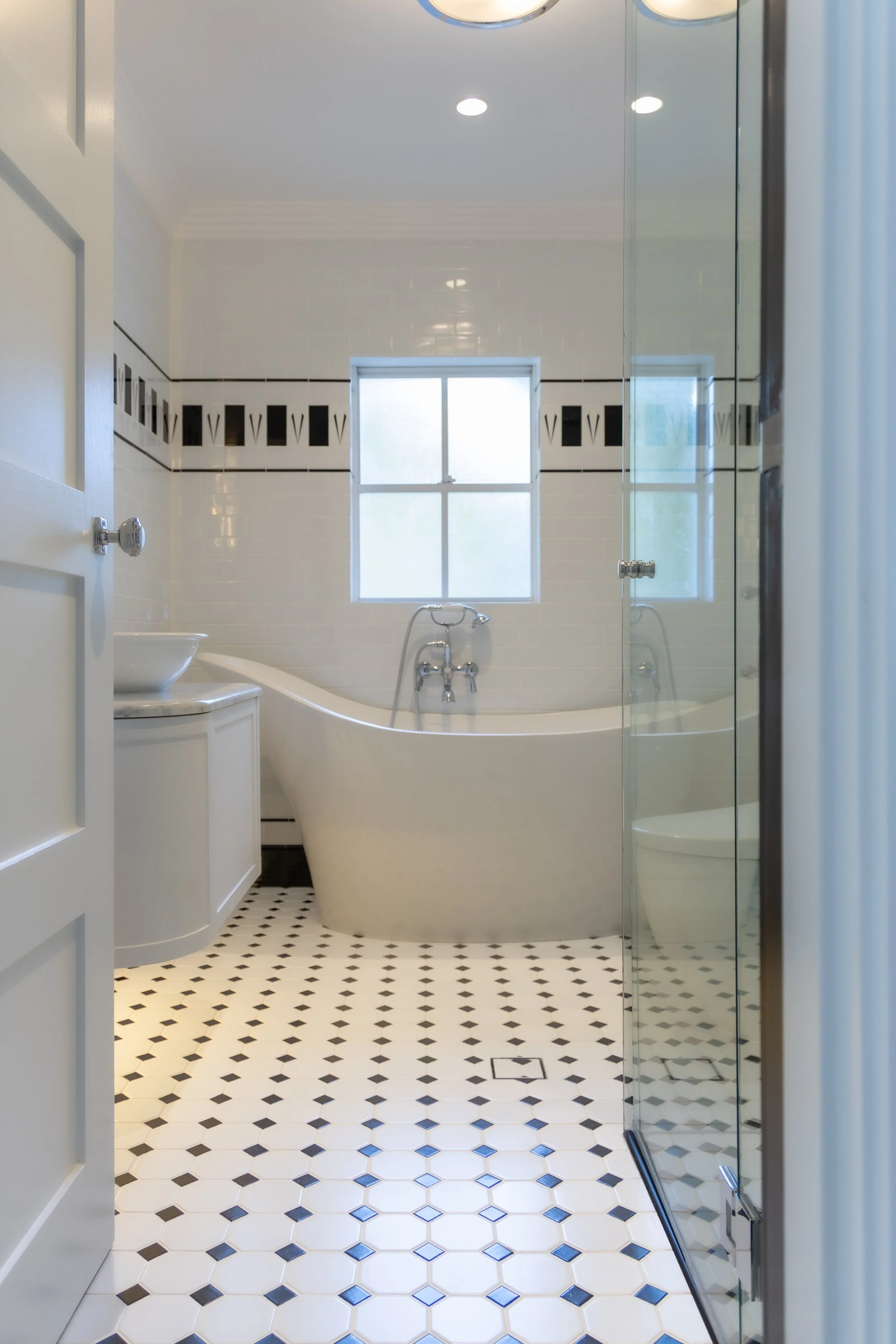Bathroom 2 - Photo 3.jpg
