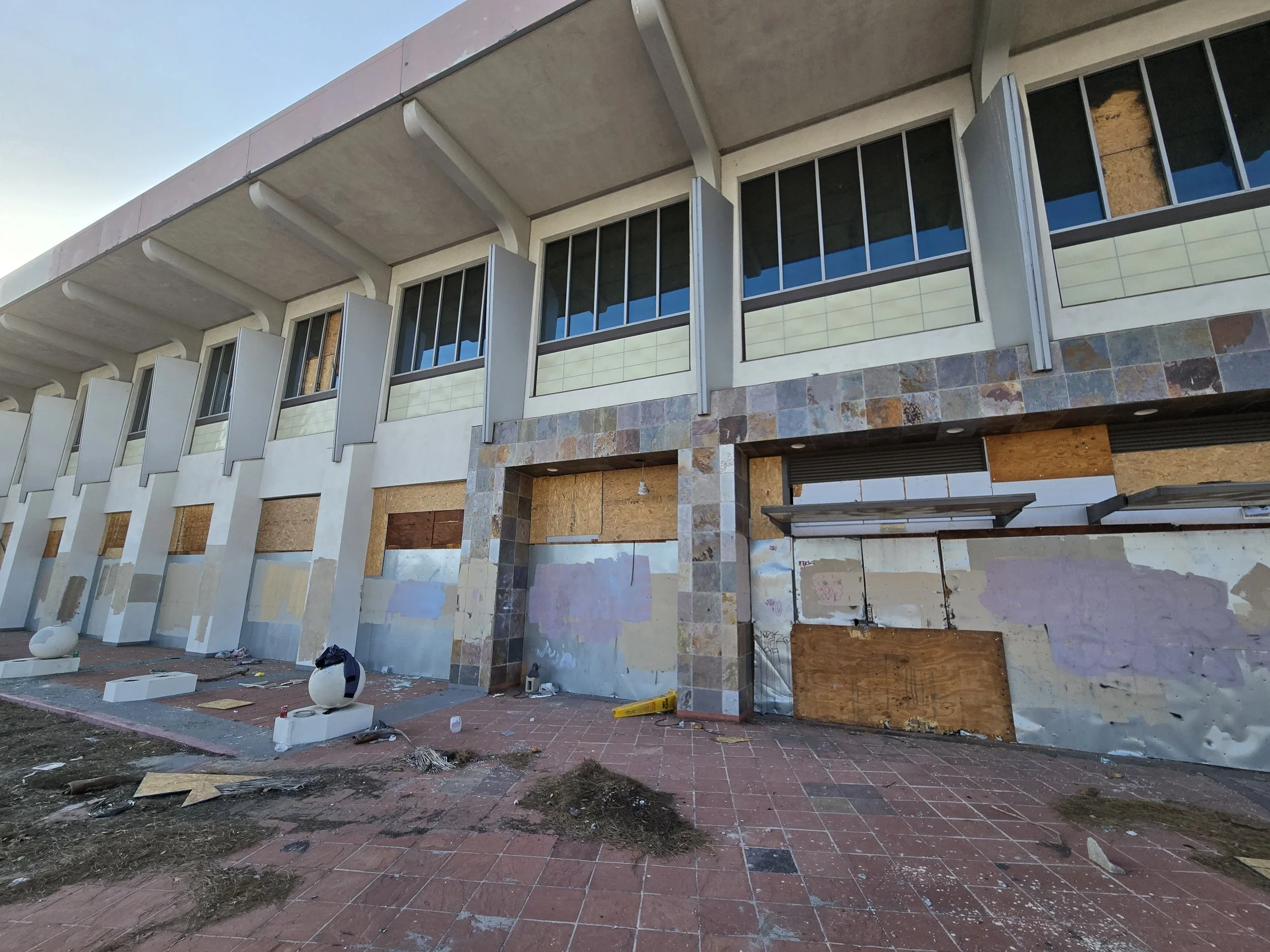 Large institutional board-up in Los Angeles — plywood installation 
across multiple floors and entries during active emergency response. 
Heavy-duty service by Boardup LA.