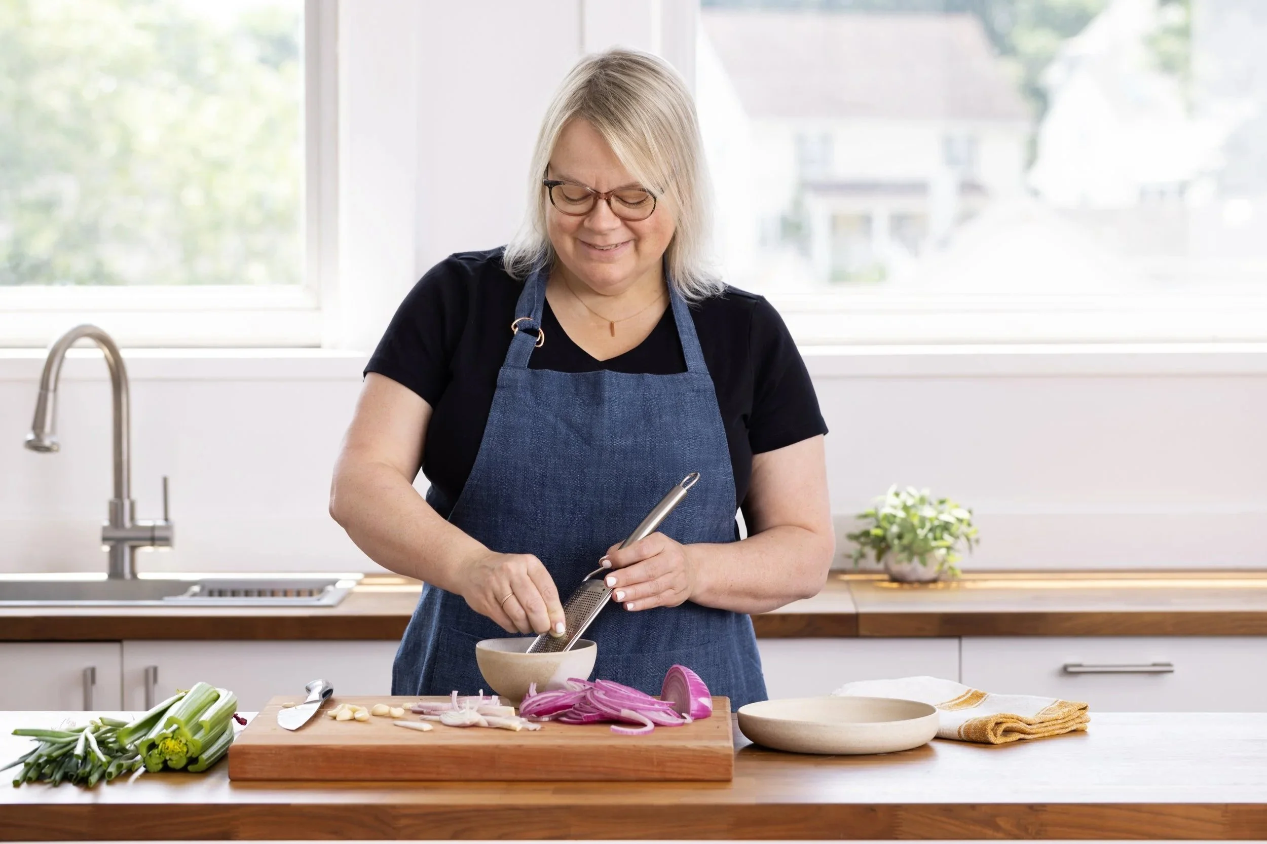 Personal Chef vs Meal Kits: Which Is Better for Busy Families?