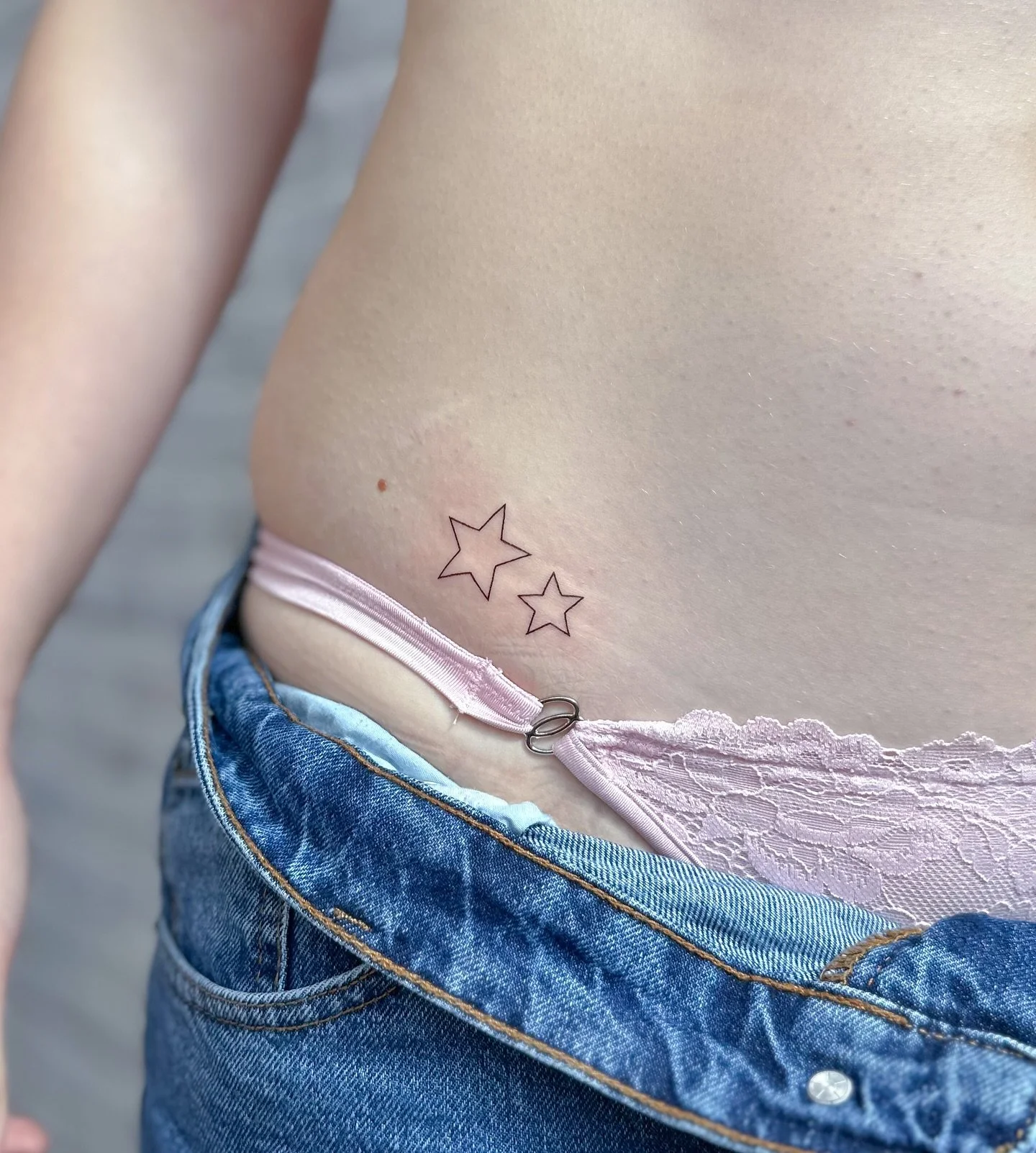 can&rsquo;t go wrong with crispy tatts 🫧✨🤲🏻
⭐️ Want to book in your next tattoo? 

Click the link in my bio to submit a booking enquiry or go to mo0nyink.com 💌

✧.*

#tattoo #tattoos #finelinetattoo #smalltattoo #stickersleeve #tattooflash #tatto