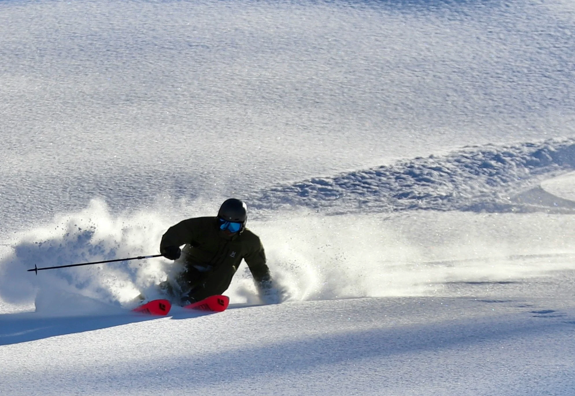 A skier enjoying Hakuba's famous powder snow