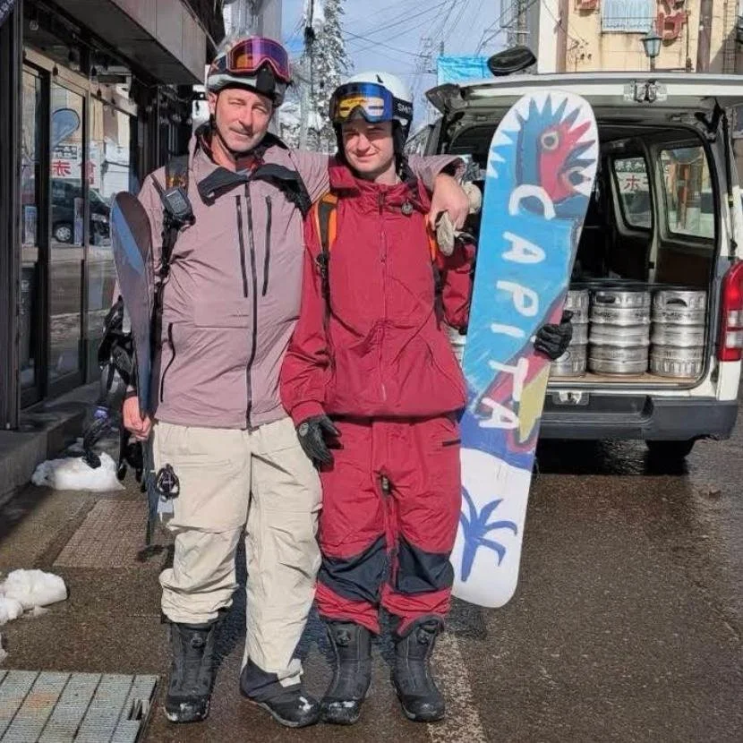 happy hakucar customer snowboarders