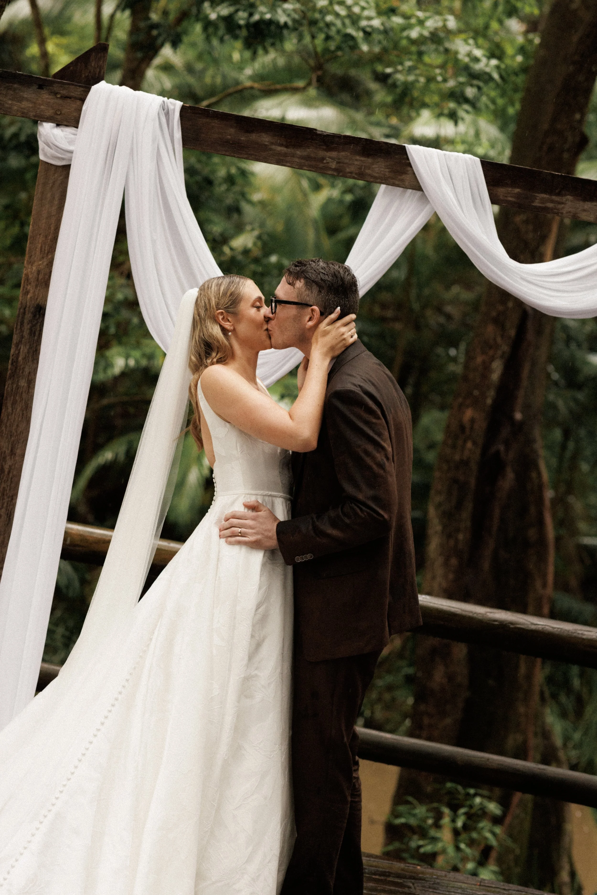 Kelly&Mike_SneakPeeks -47.jpg