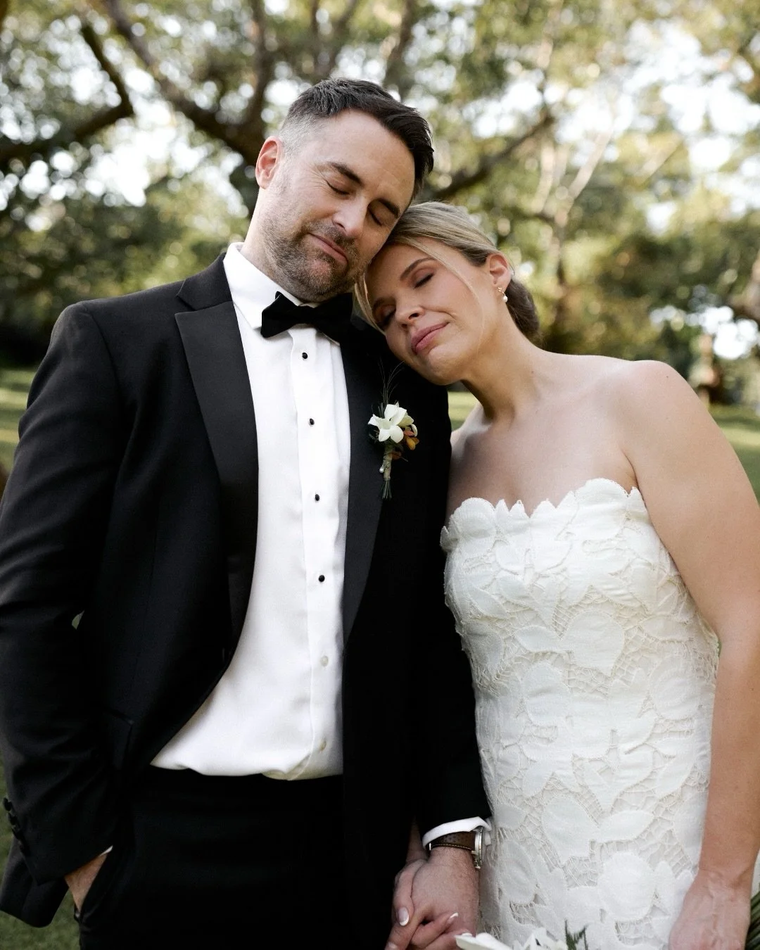 A few sneak peaks under the avocado trees with Jennifer &amp; Rhys ✨🤎

#weddingphotographer #goldcoastweddingphotographer #australiaweddingphotographer