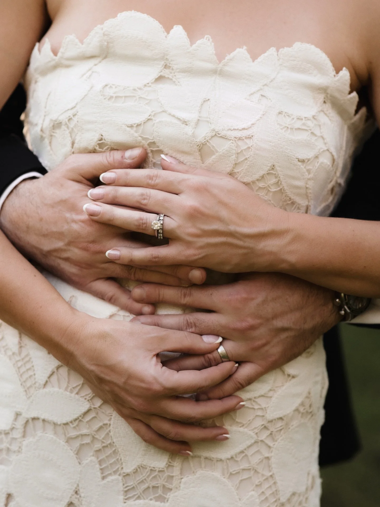 Hands full of love and a whole life ahead 🕊️💍

#sunshinecoastweddingphotographer #australiaweddingphotographer #couplesphotography
