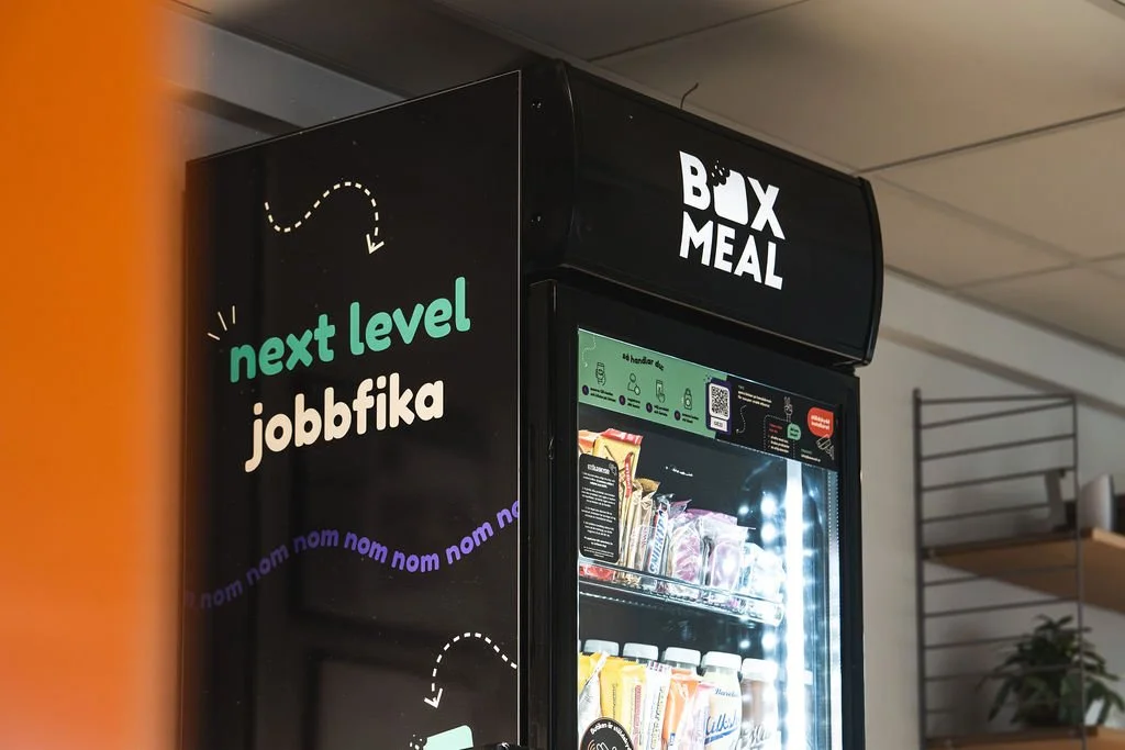 Profilerad kyl från NCS för Boxmeal med svart dekor och Boxmeals grafiska profil