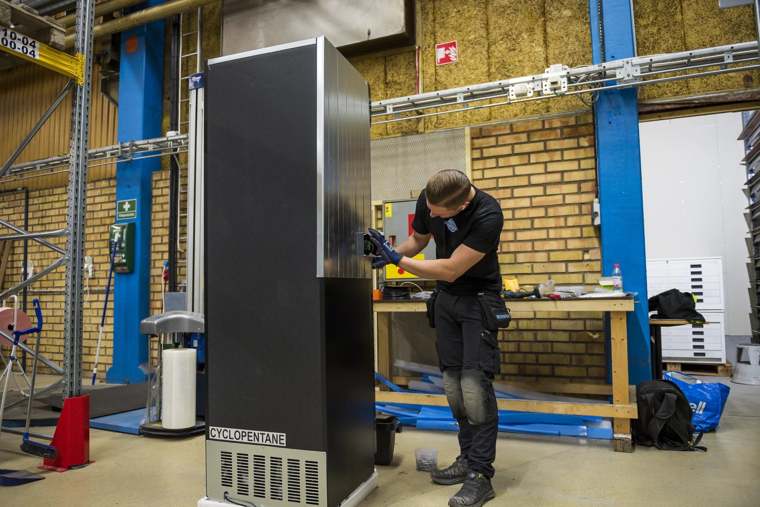 Service och rekonditionering av kommersiell kylutrustning i NCS verkstad