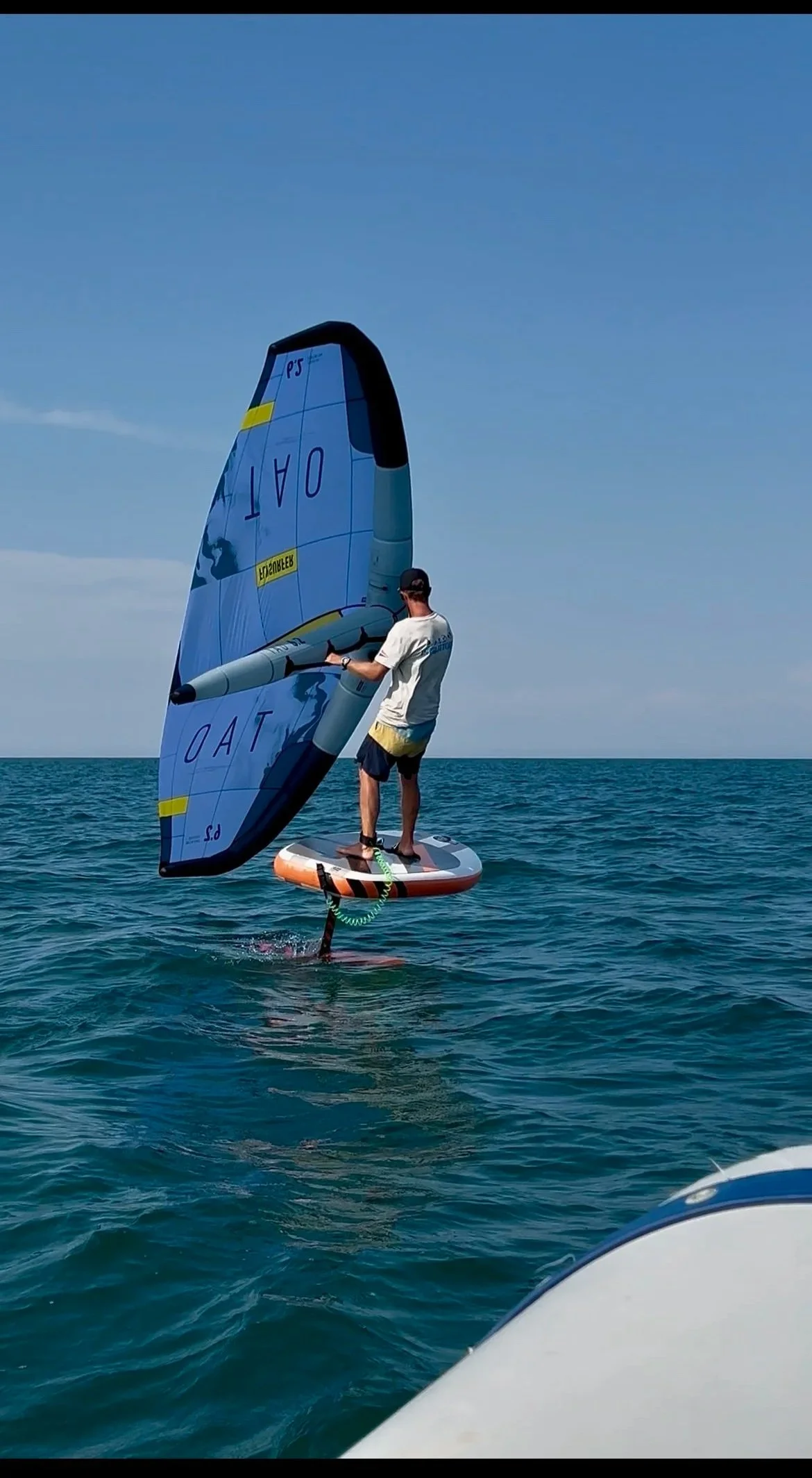 Wingfoil con vento leggero a Rimini
