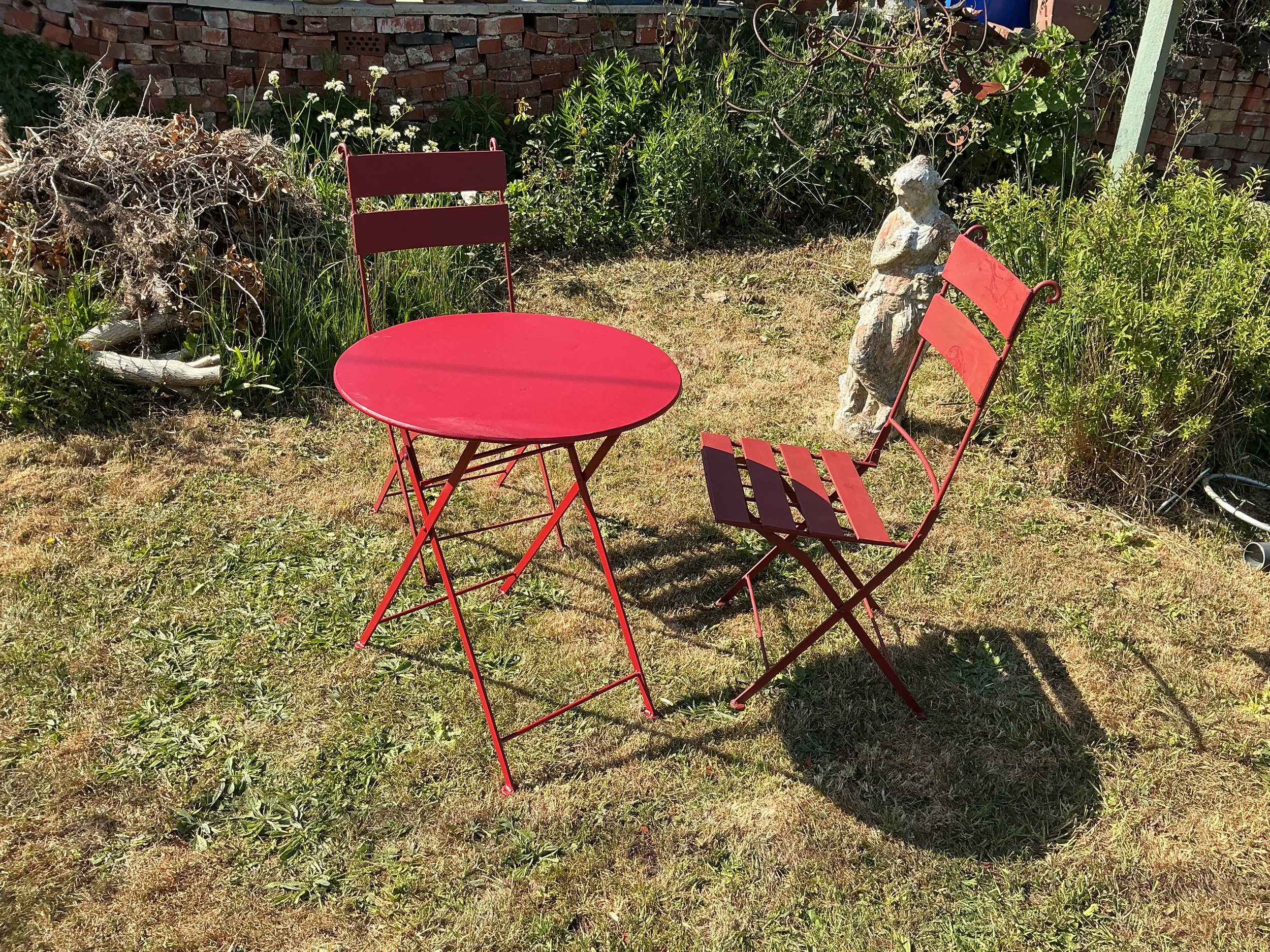 Red metal bistro set