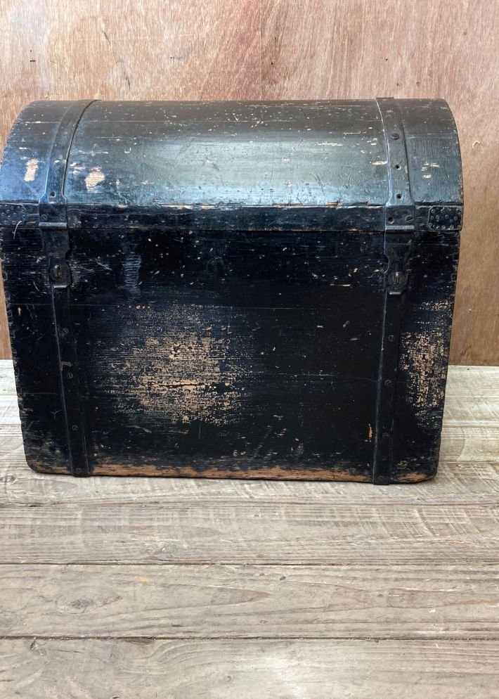 Victorian dome top banded trunk