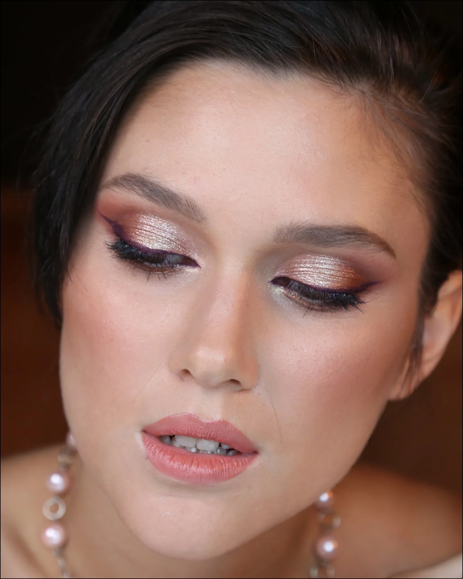 Kar&aacute;csonyi buli? K&eacute;sz&uuml;lj st&iacute;lusosan!

Itt a kar&aacute;csonyi c&eacute;ges bulik, bar&aacute;ti &ouml;sszej&ouml;vetelek &eacute;s csal&aacute;di &uuml;nnepek szezonja &ndash; &eacute;s ha valamikor, akkor most igaz&aacute;n