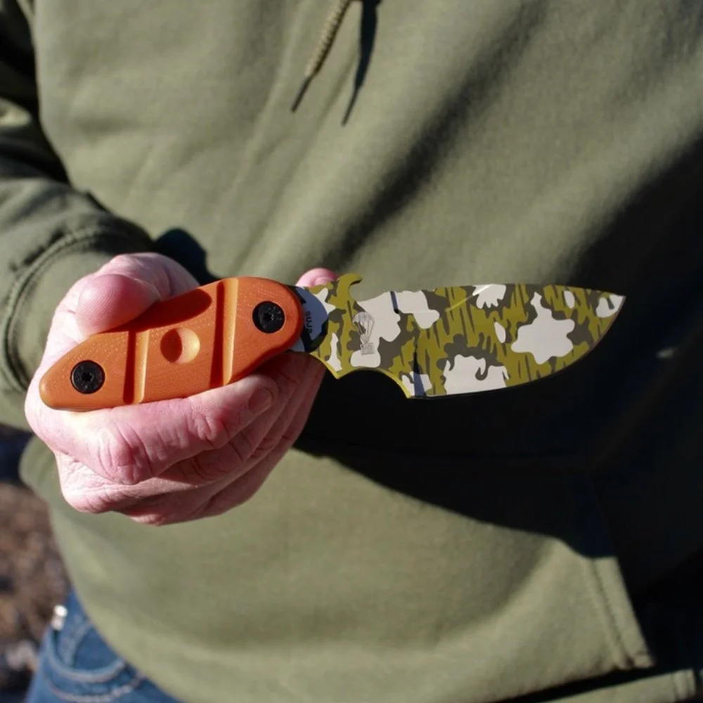 Built for the outdoors, made to be used.

The Utility / Skinner takes inspiration from the classic drop point hunter and turns it into a reliable, no-nonsense tool for real work whether you&rsquo;re in the wild or on the job.