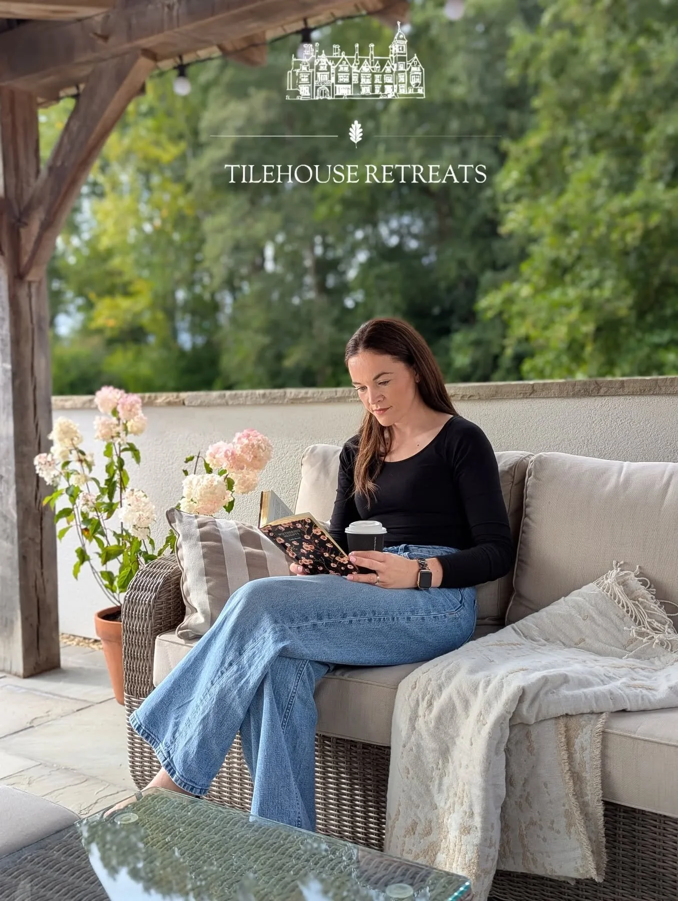 Cosy corners ☕🍂golden glow✨Your private, luxury escape at Tilehouse Retreats 
#cosyseason #privateescape #relaxinstyle #countrysideescape