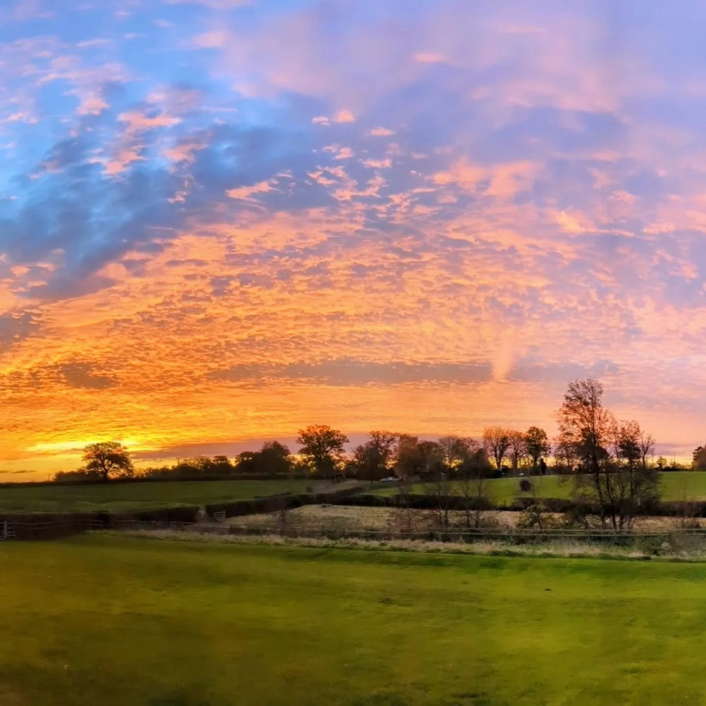 Where every sunset feels like it was designed just for you ✨
Slow evenings, fine wine and  unforgettable moments
Hot tub, heated pool, sleeps 12 guests, private location, tailored stays to suit you. 
Limited dates in November - Reserve your escape to