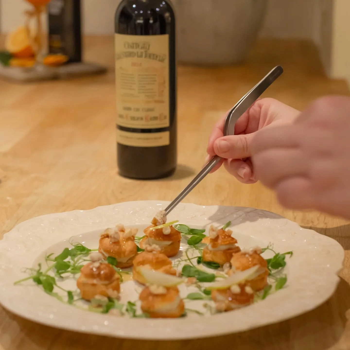 Elevated dining without leaving the farmhouse ✨
Luxury is in the details including our private Master Chef finalist  @in_cucinacon_sofia brings restaurant quality food with beautifully tailored menus to Fox and Hounds Farmhouse 🌿
Elegantly prepared,