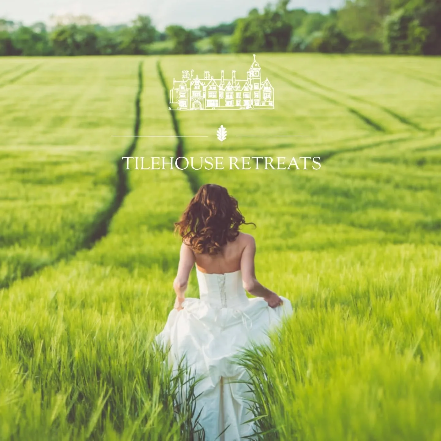 Timeless, intimate, and effortlessly elegant 💍✨
Celebrate your wedding or special occasion at Tilehouse Retreats 🌿 Where luxury meets the calm of the countryside. 

#BuckinghamshireWedding 
#SecludedVenue
#VenueHire 
#IntimateWedding