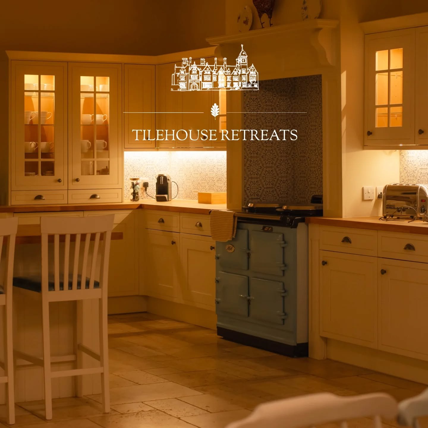 Designed for long breakfasts, shared cooking and special dinners 

From family gatherings to hosting your own private chef, this is where everyone comes together ✨

📅Dates are going quickly 
☀️ Weekday stays available this summer
🌿 Easter weekend s