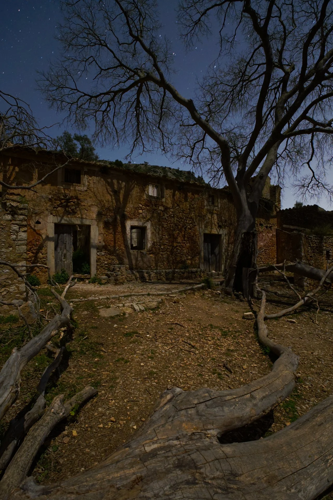 Raixeta old houses under a starry night.