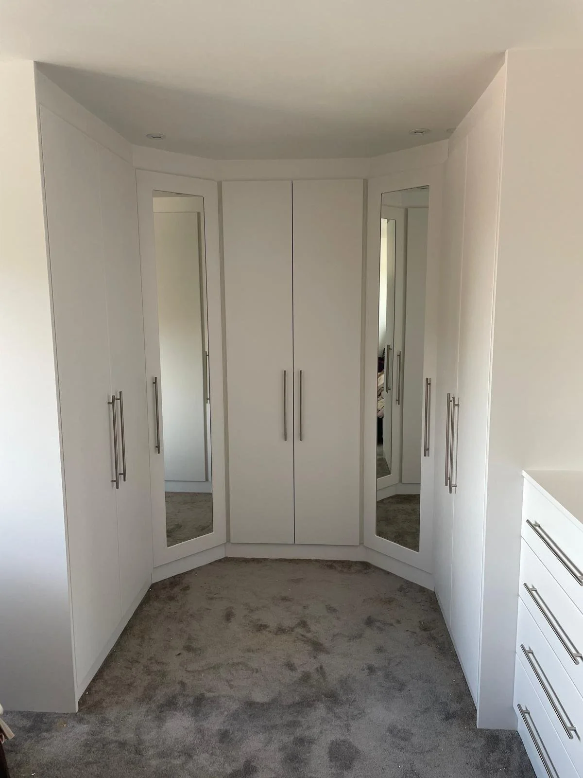 fitted bedroom.  corner storage. venice. chichester