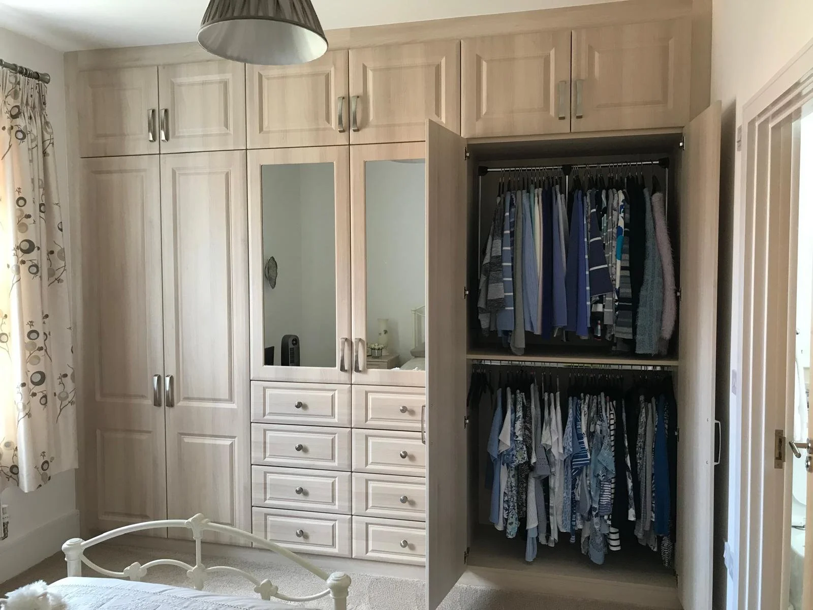 bella york. tall ceilings. pull down hanging rails. mirror doors. fitted wardrobes. bedrooms. maximum storage. chichester. west sussex