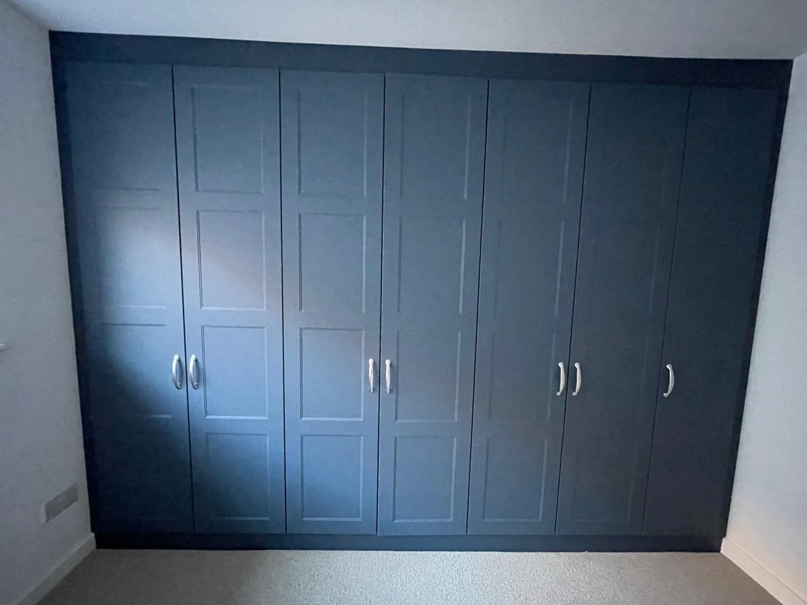 fitted wardrobes. fitted bedrooms. wardrobes. alby blue. matt colonial blue. Bognor Regis