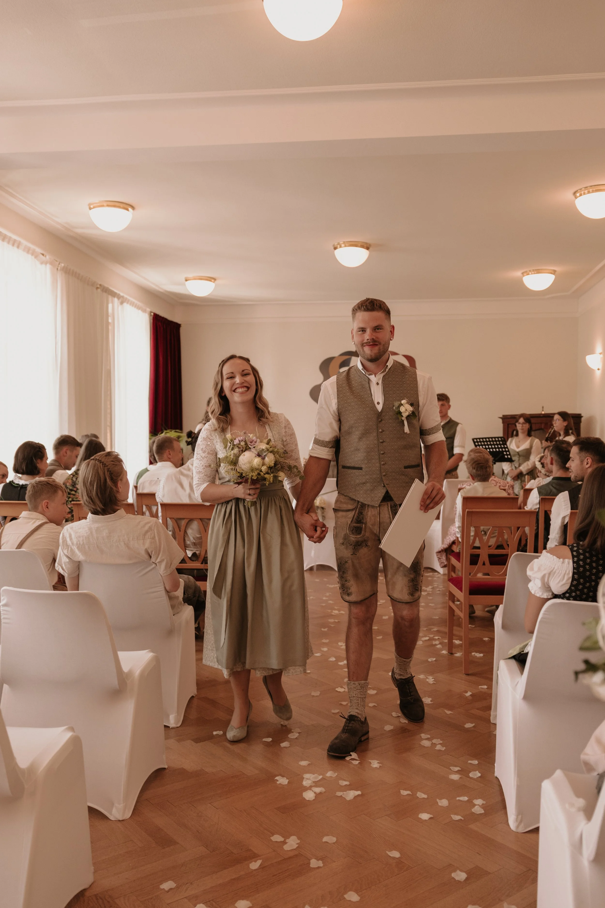 nathalieleitner-fotografie-hochzeitsfotos-standesamt-pottenstein.jpg.jpeg