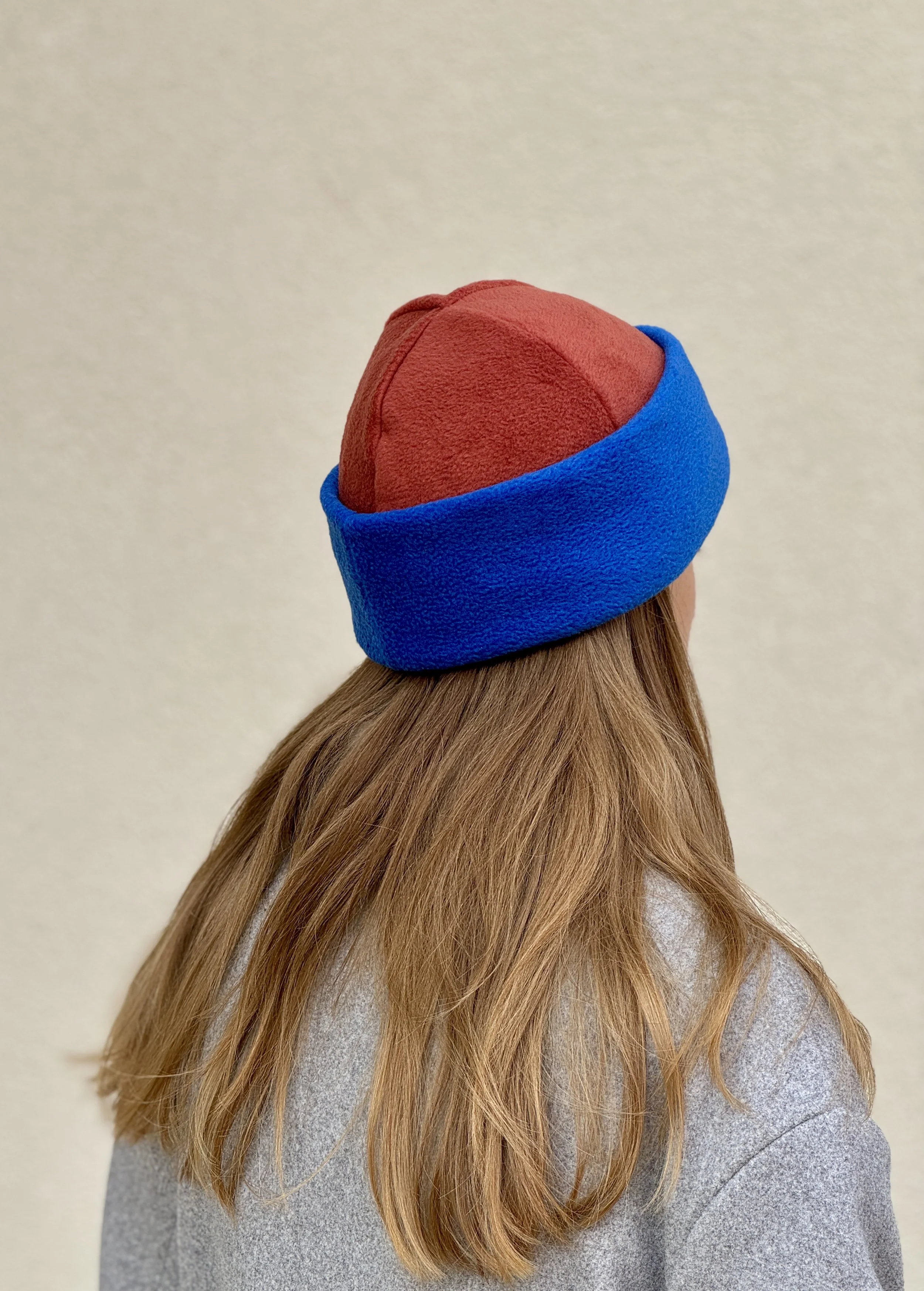 bonnet-tuque-polaire-doux-marron-bleu-électrique.jpg