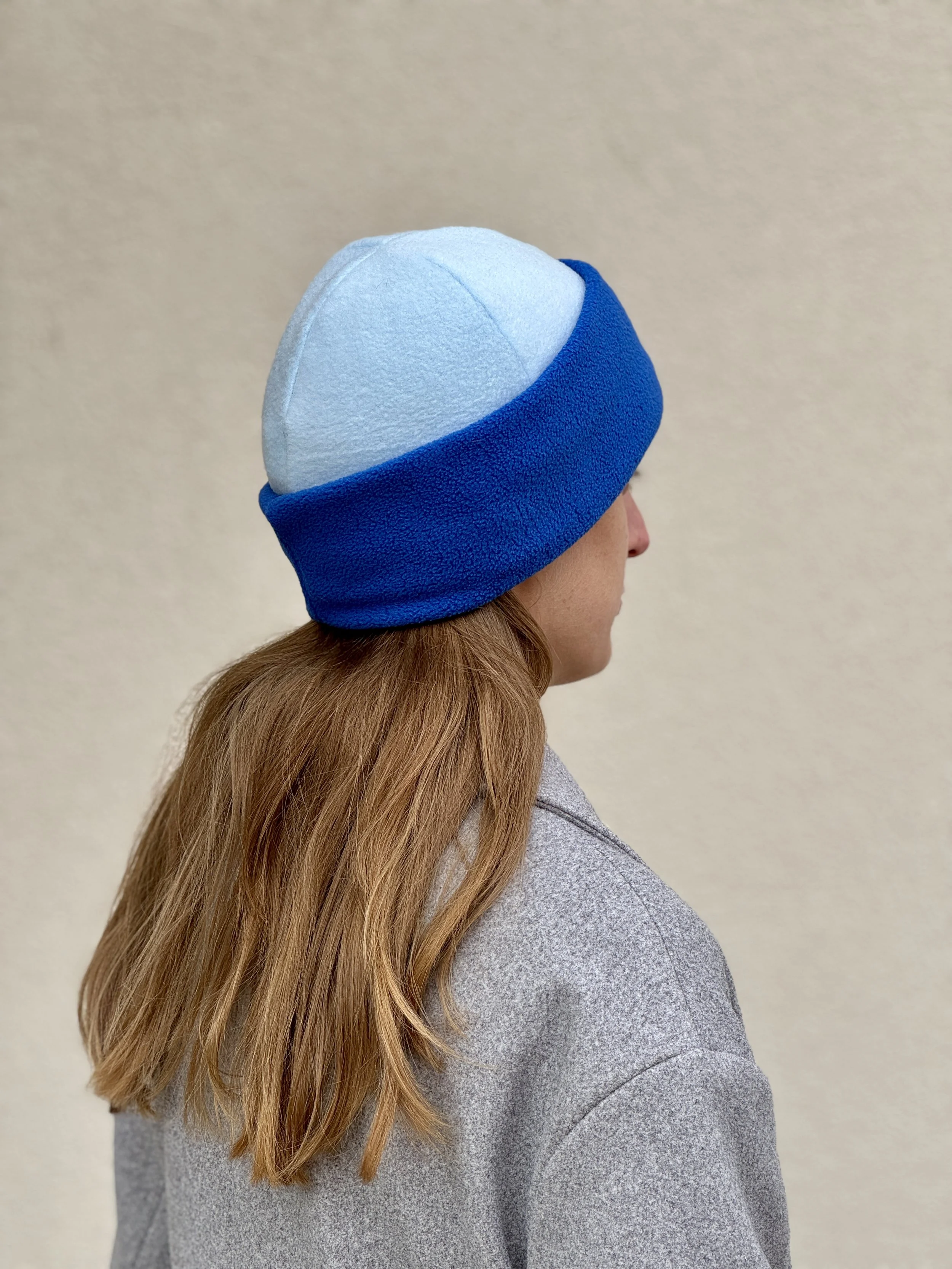 bonnet-polaire-fait-main-bleu-ciel-bleu-électrique-accessoire-automne-hiver-unisexe.jpg