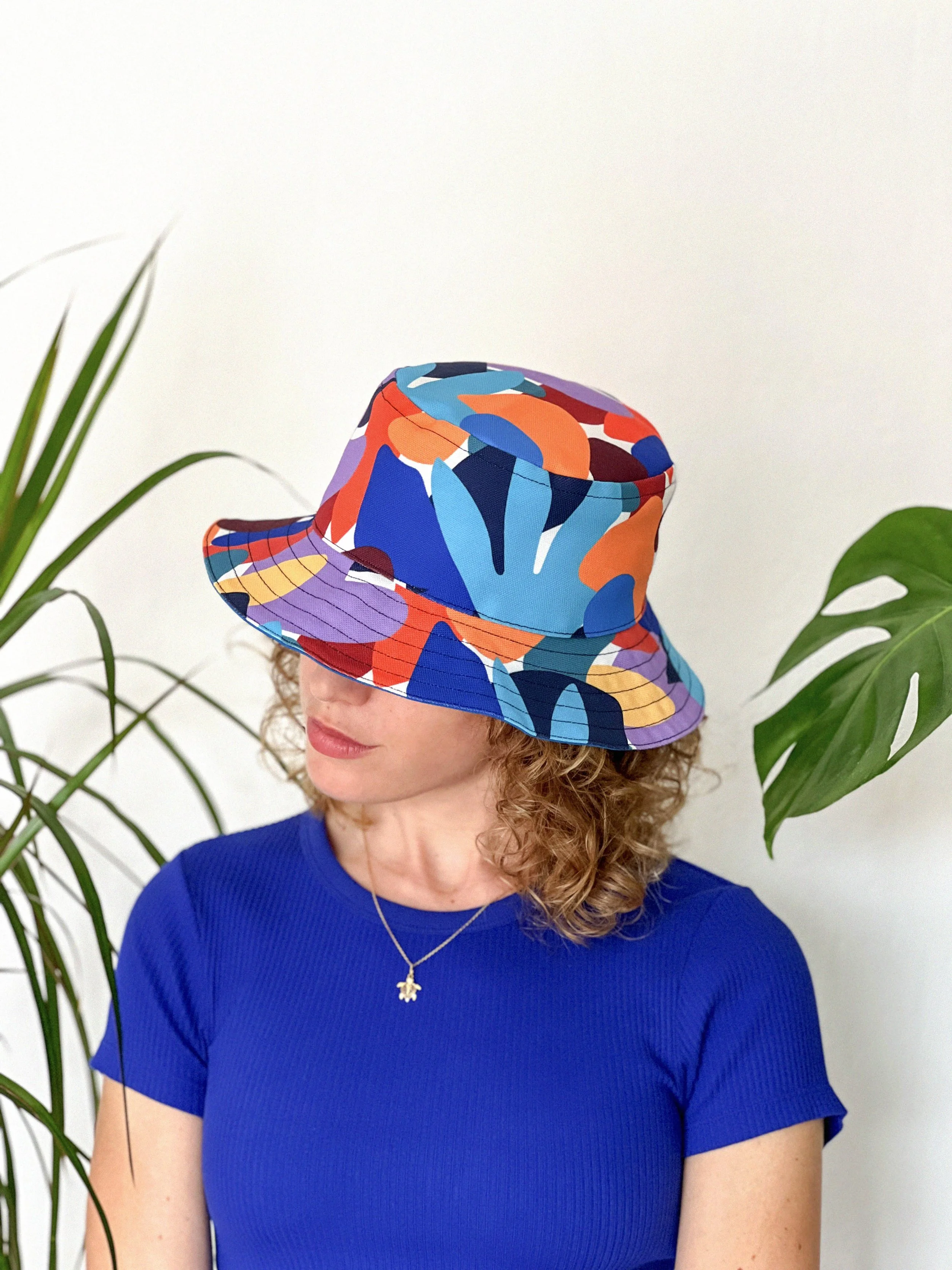 bob-reversible-ete-motif-fleurs-plantes-exotique-tropicale.jpg