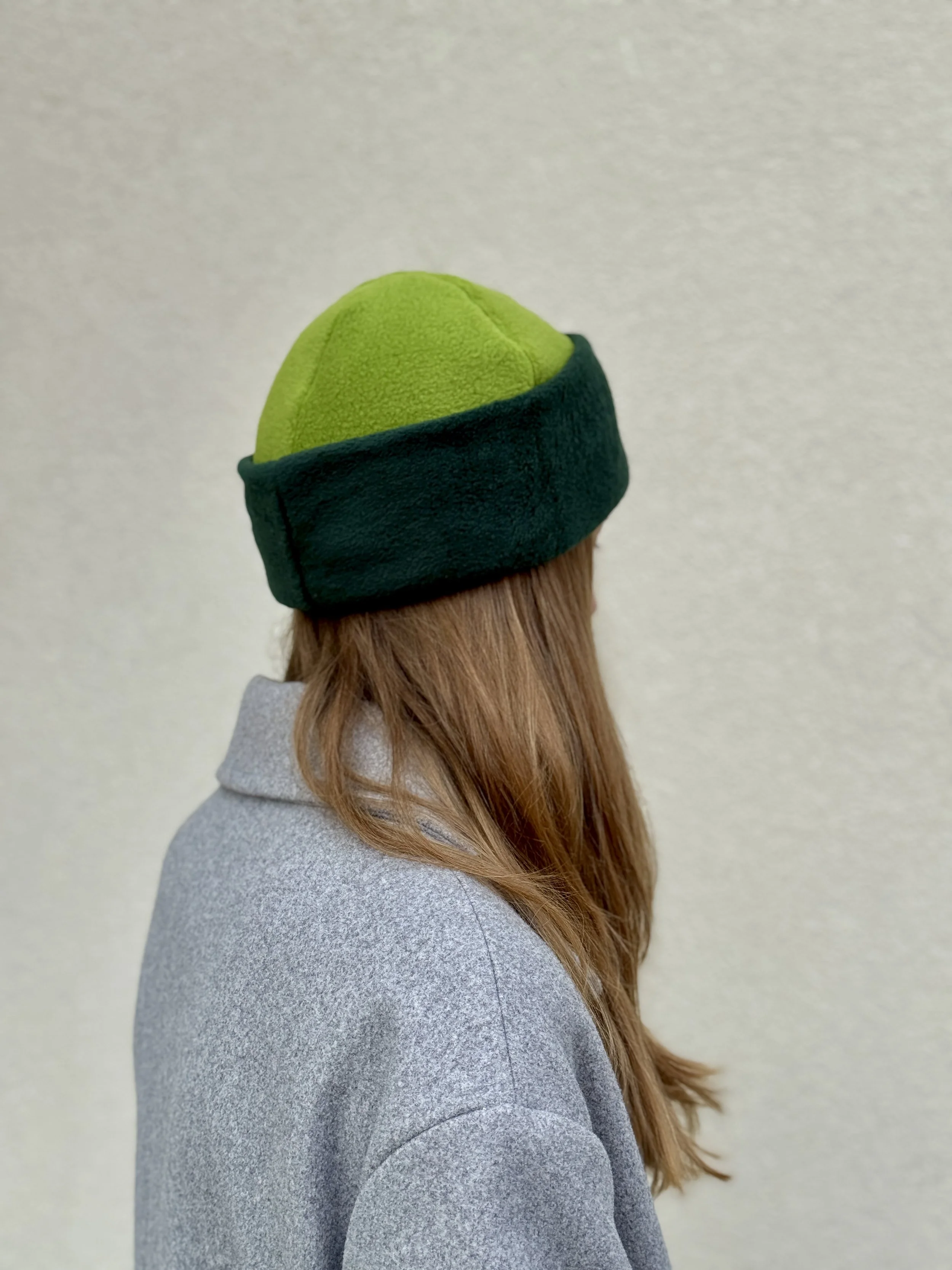 bonnet-polaire-fait-main-colorblock-vert-foret.jpg