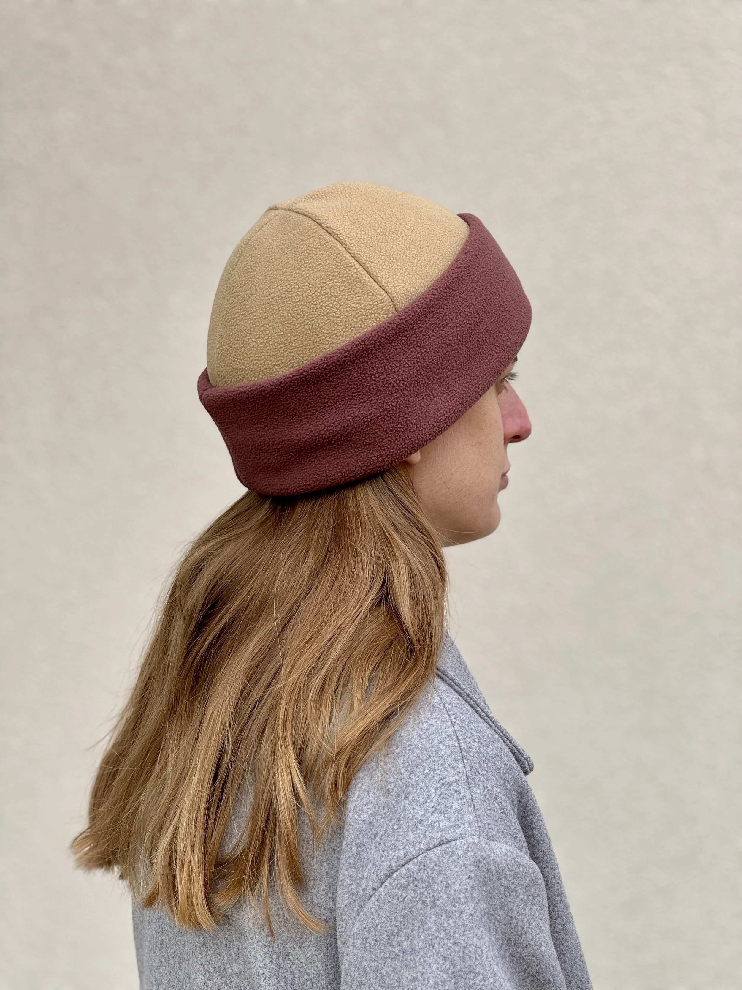 bonnet-fait-main-polaire-colorblock-marron-beige-accessoire-hiver.jpg