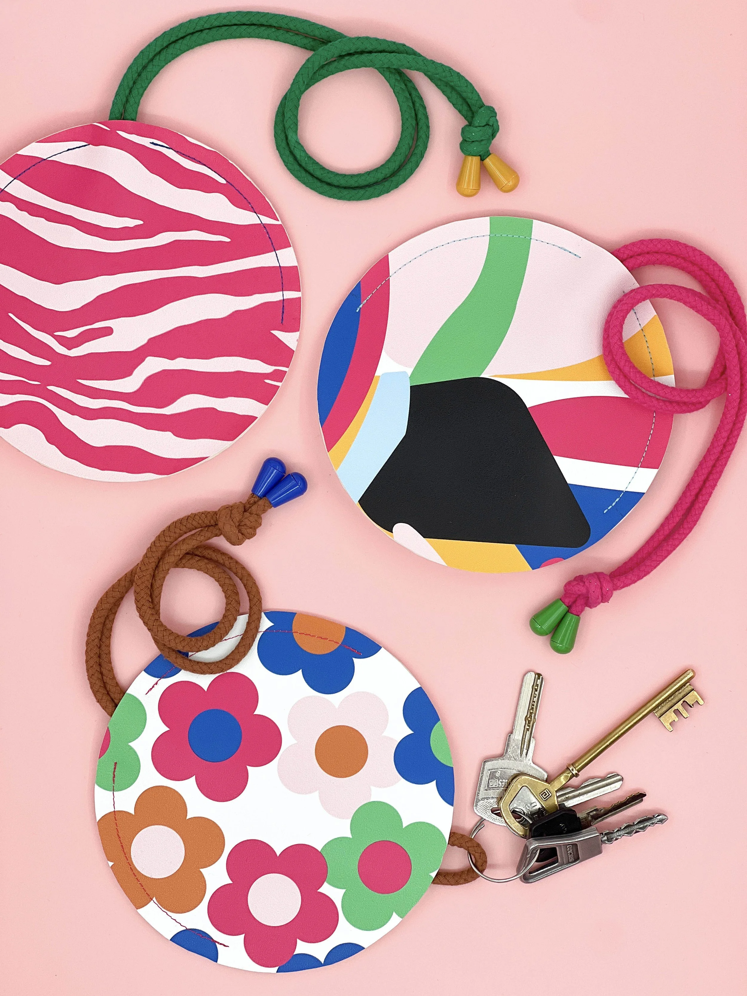 tuto-couture-diy-ecrit-video-facile-porte-cles-cuir-vegan.jpg