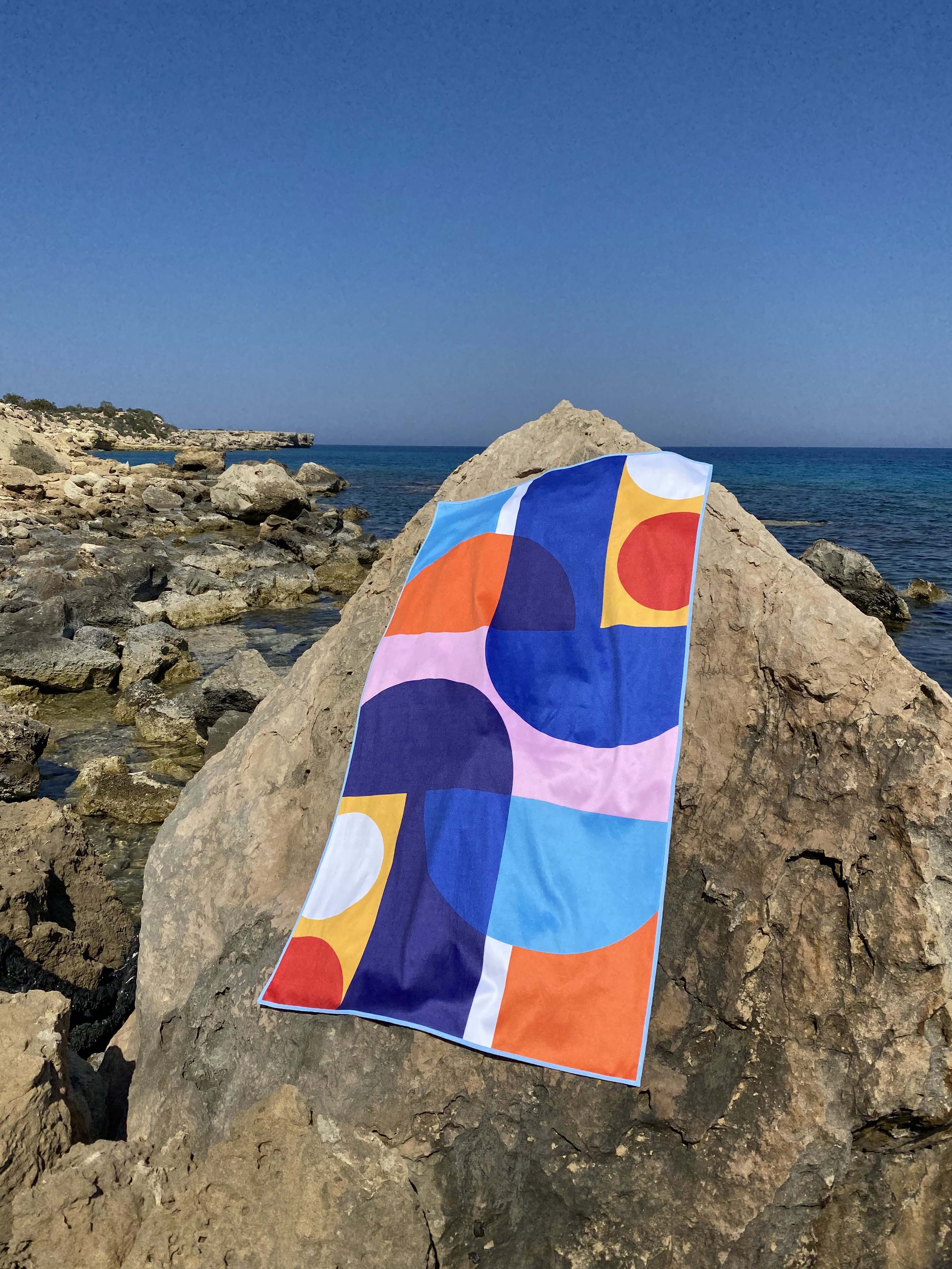 serviette-de-bain-plage-motif-unique-géométrique-made-in-france.jpg