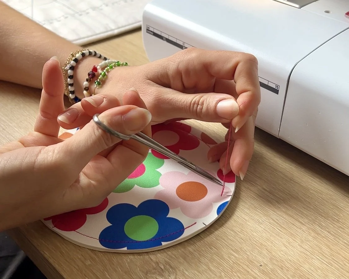 tuto-étui-porte-clés-cuir-diy-couture-simple-rapide-debutant-idée-cadeau.jpg