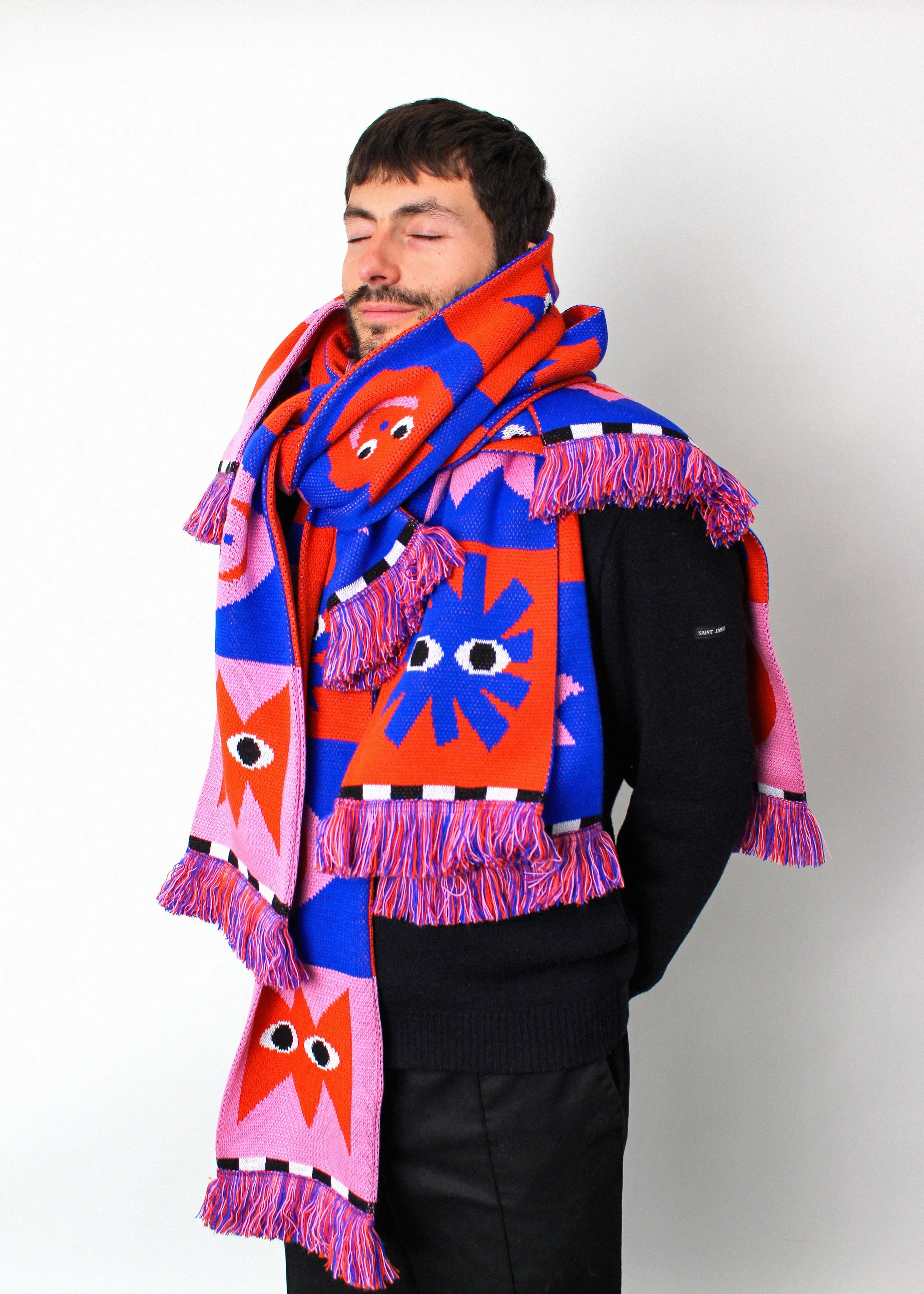 styled-look-graphic-knit-scarf-winter-outfit-colorful-accessory.JPG