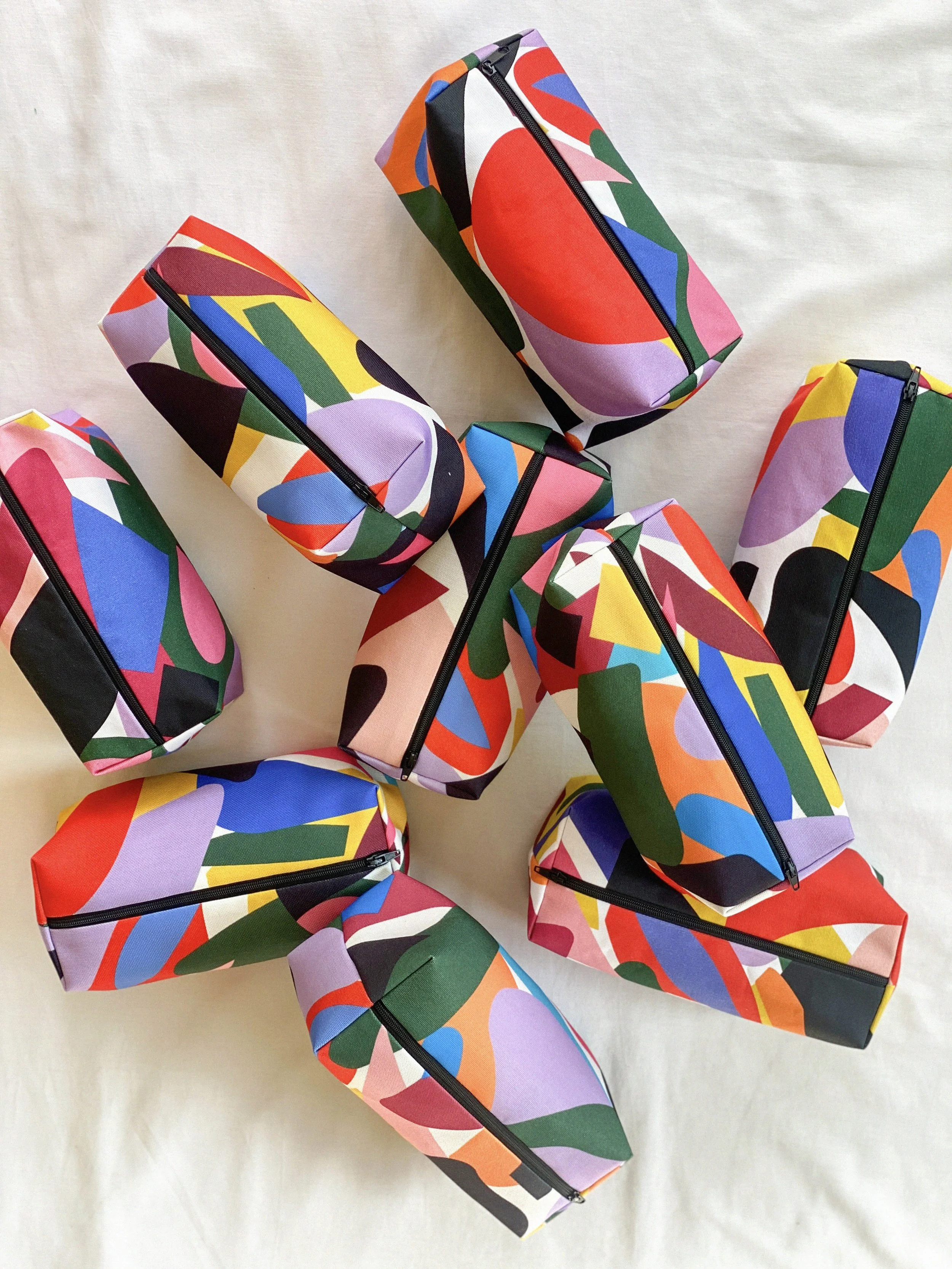trousse-souple-zip-taille-moyenne-fait-main-design-unique.jpg