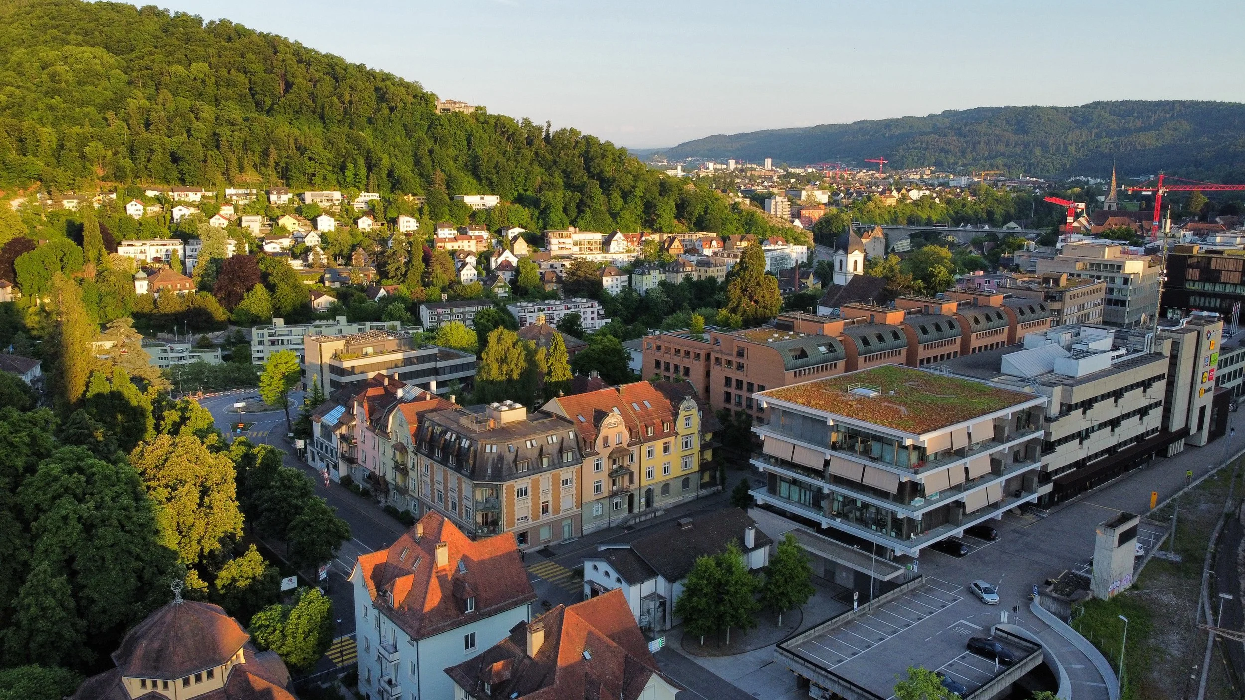 15-luftaufnahme-praxisbaden-gebäude-baden-standort.JPG