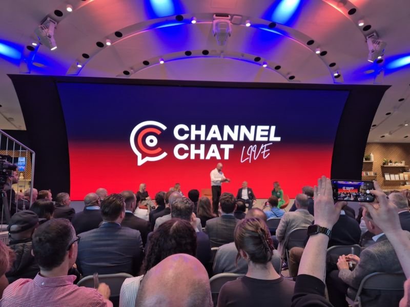 Channel Chat Live !