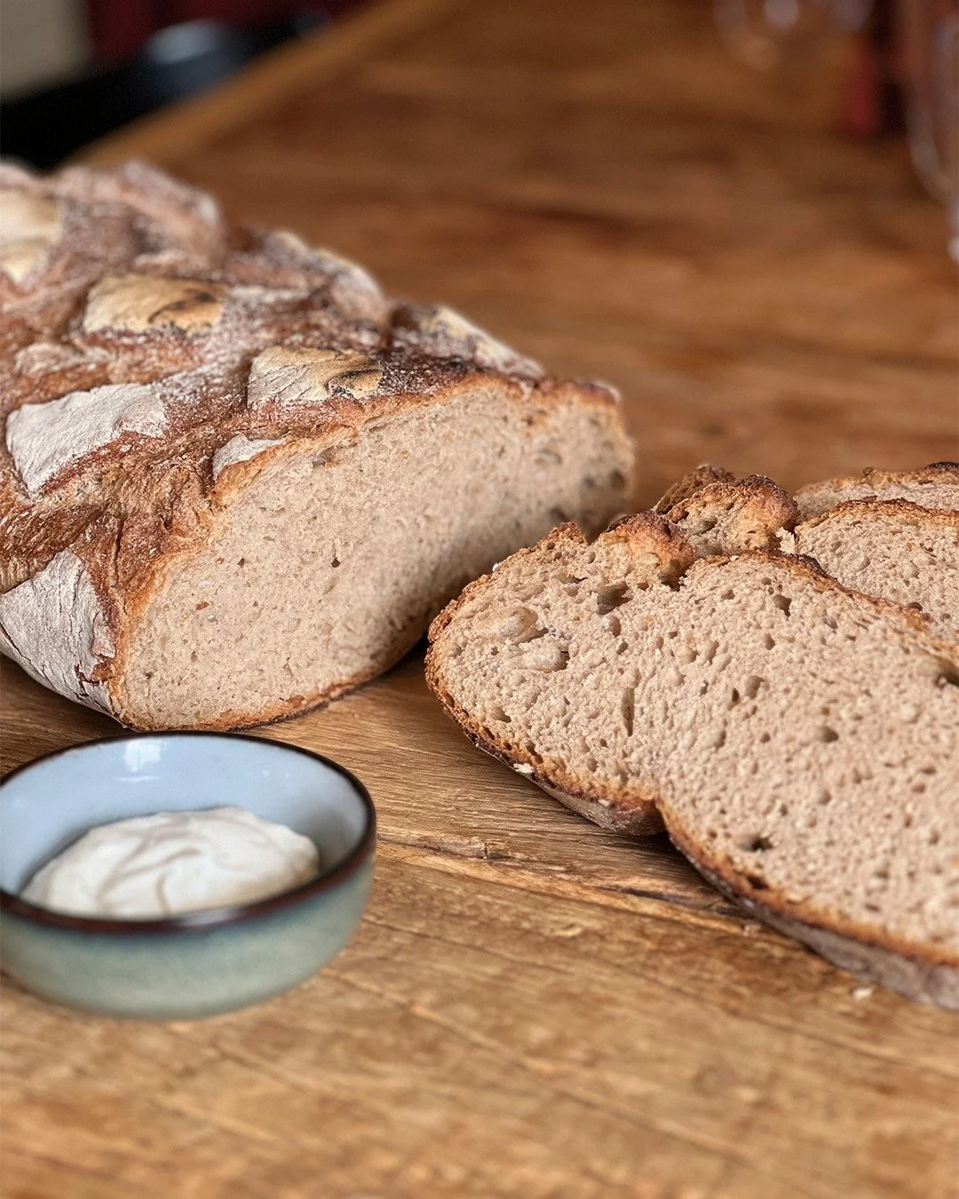 🌍 Chez Meiga on aime voyager, dans l&rsquo;assiette, dans les saveurs, dans les souvenirs. Mais il y a des escales auxquelles on revient toujours&hellip; comme le bon pain fran&ccedil;ais 🇫🇷🥖

Celui qu&rsquo;on sert &agrave; table vient des @les.